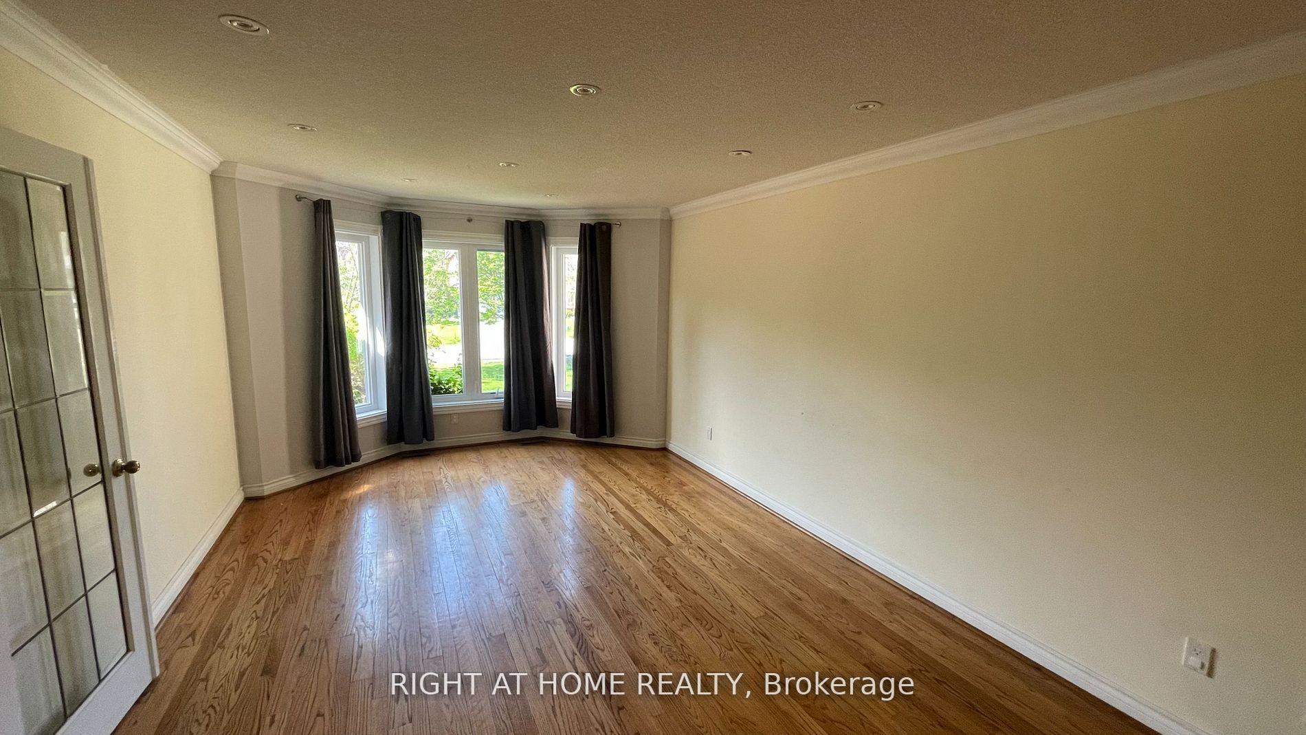 Photo 13 of 15 Agar Crescent, Etobicoke, Islington-City Centre West — HOMEH