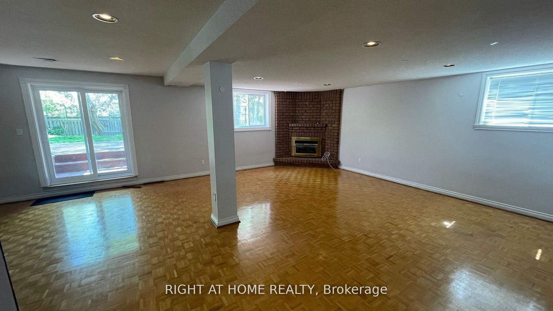 Photo 16 of 15 Agar Crescent, Etobicoke, Islington-City Centre West — HOMEH