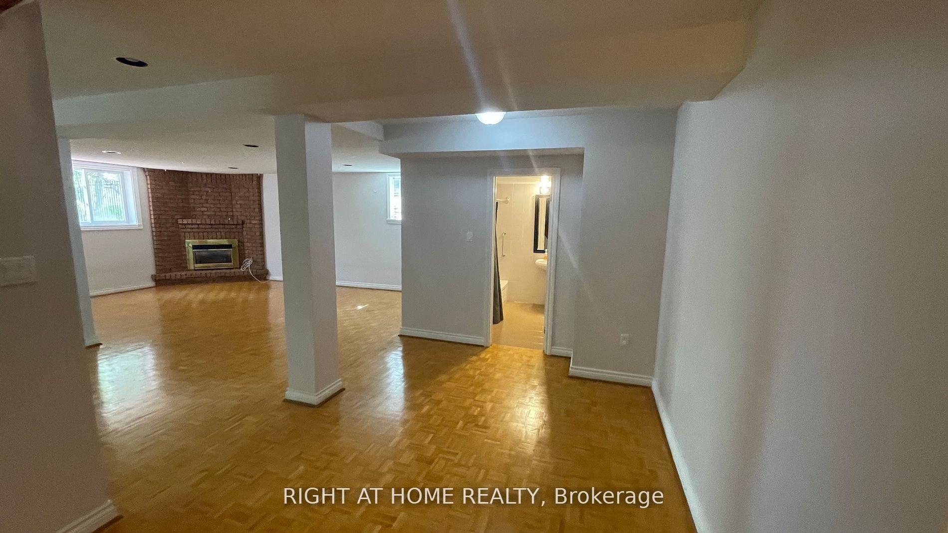 Photo 17 of 15 Agar Crescent, Etobicoke, Islington-City Centre West — HOMEH