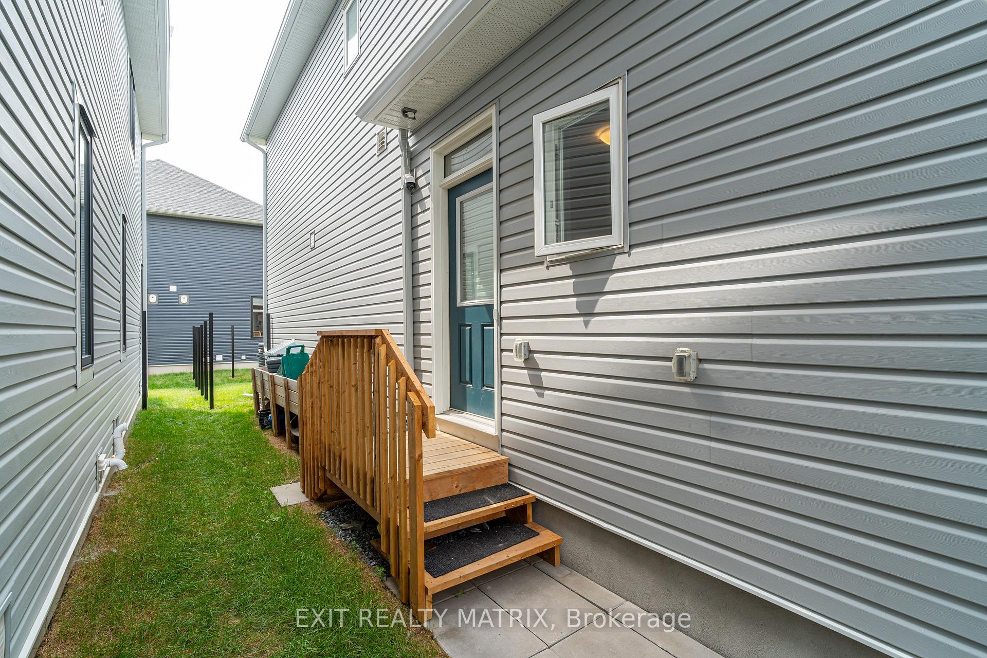 Photo 4 of Unit B, 161 Massalia Crescent, Ottawa, Notting Hill/Summerside — HOMEH