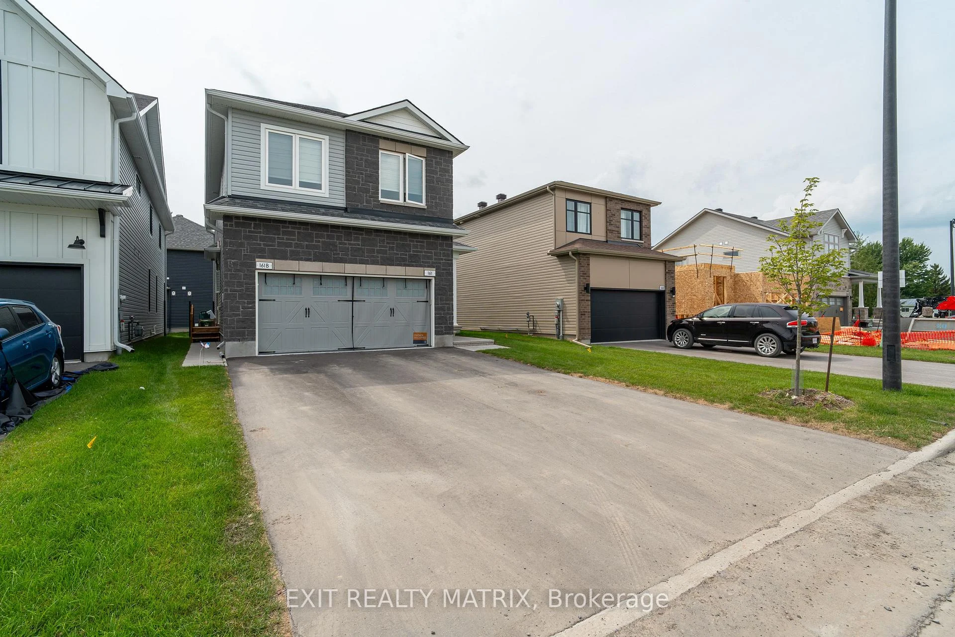 Photo 2 of Unit B, 161 Massalia Crescent, Ottawa, Notting Hill/Summerside — HOMEH