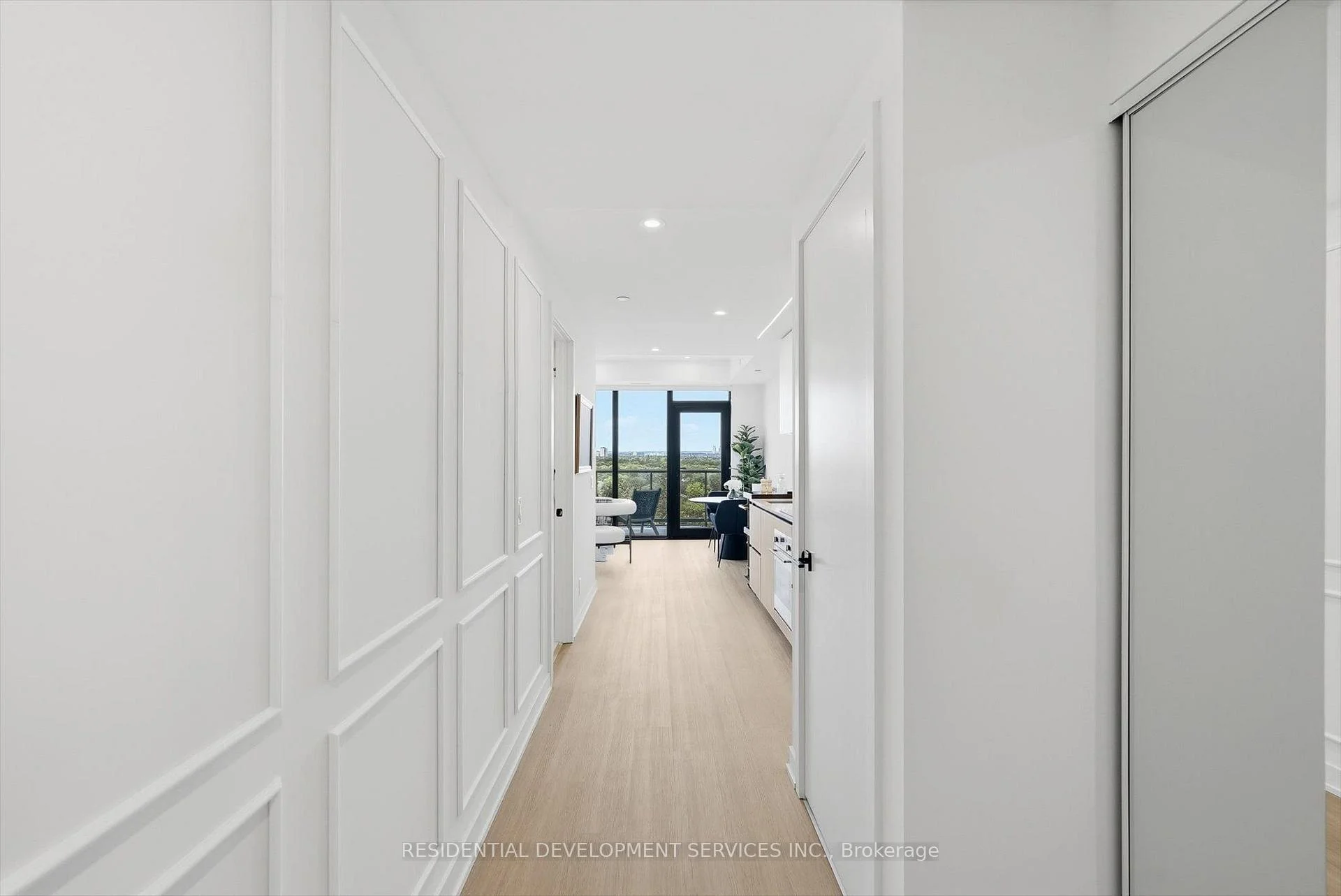 Photo 6 of Unit 1109, 699 Sheppard Avenue E, North York, Bayview Village — HOMEH