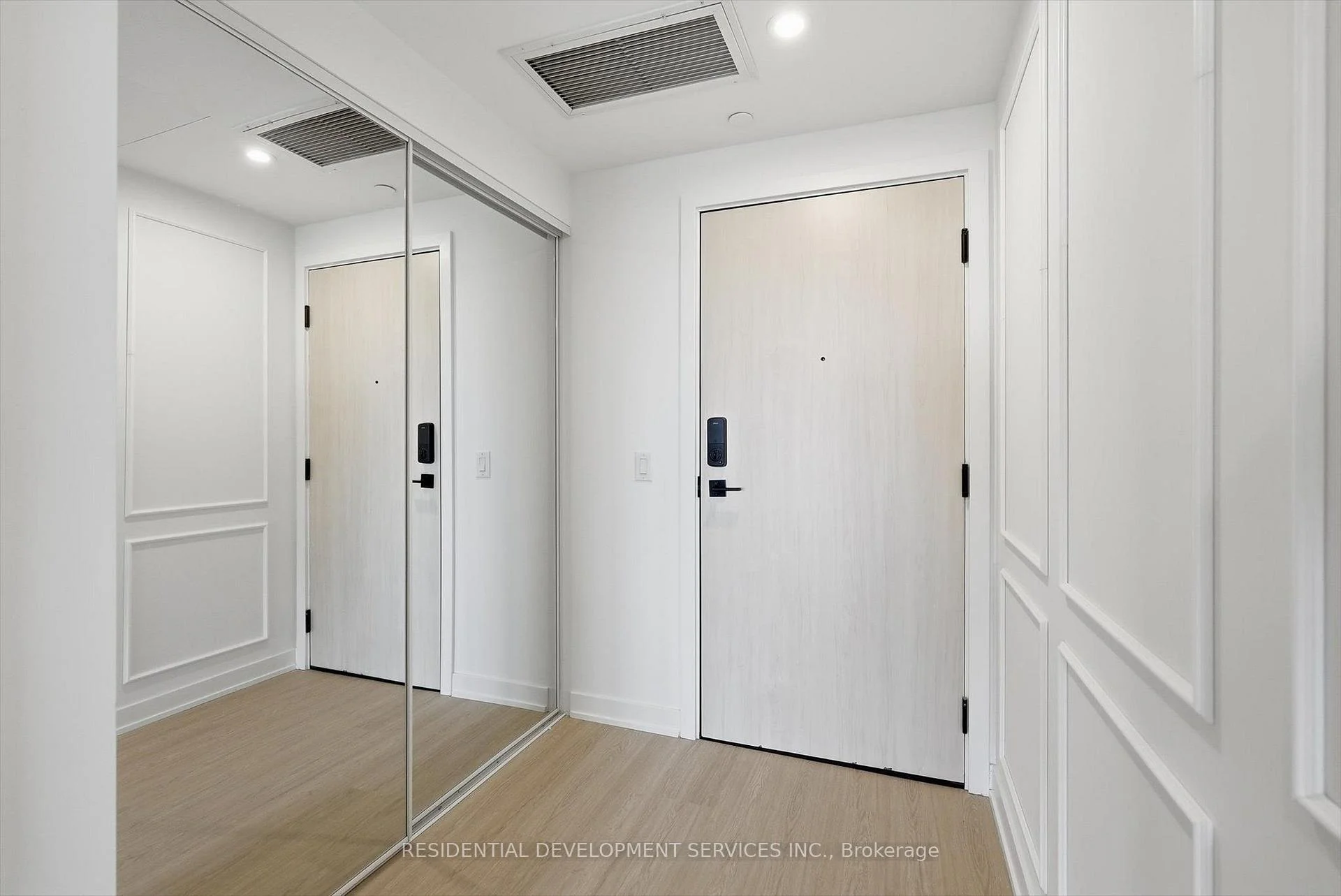 Photo 7 of Unit 1109, 699 Sheppard Avenue E, North York, Bayview Village — HOMEH