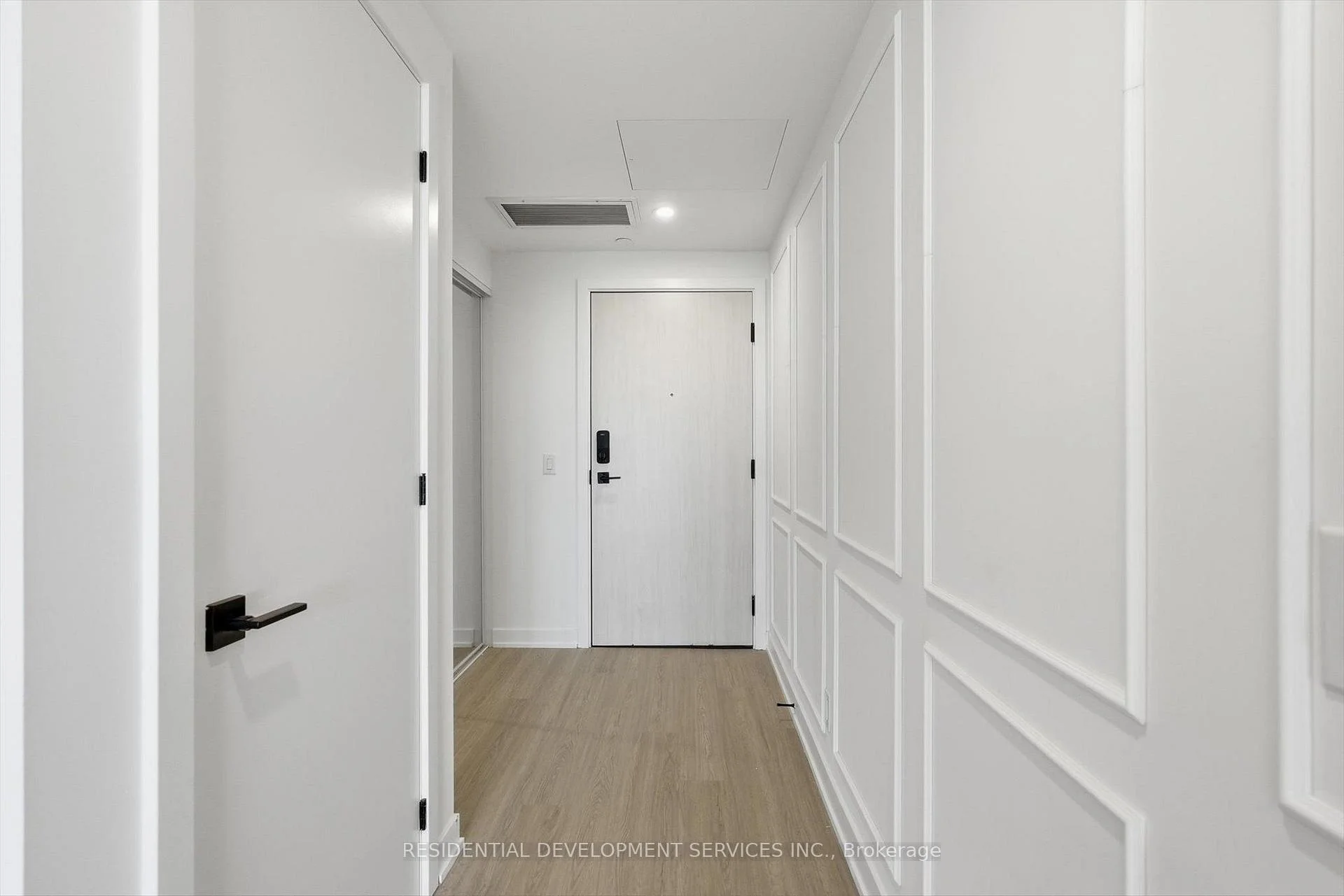 Photo 8 of Unit 1109, 699 Sheppard Avenue E, North York, Bayview Village — HOMEH