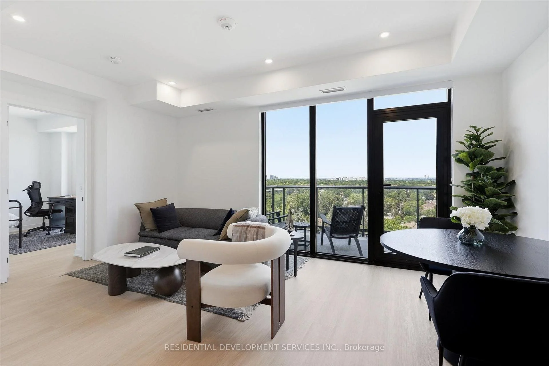 Photo 9 of Unit 1109, 699 Sheppard Avenue E, North York, Bayview Village — HOMEH