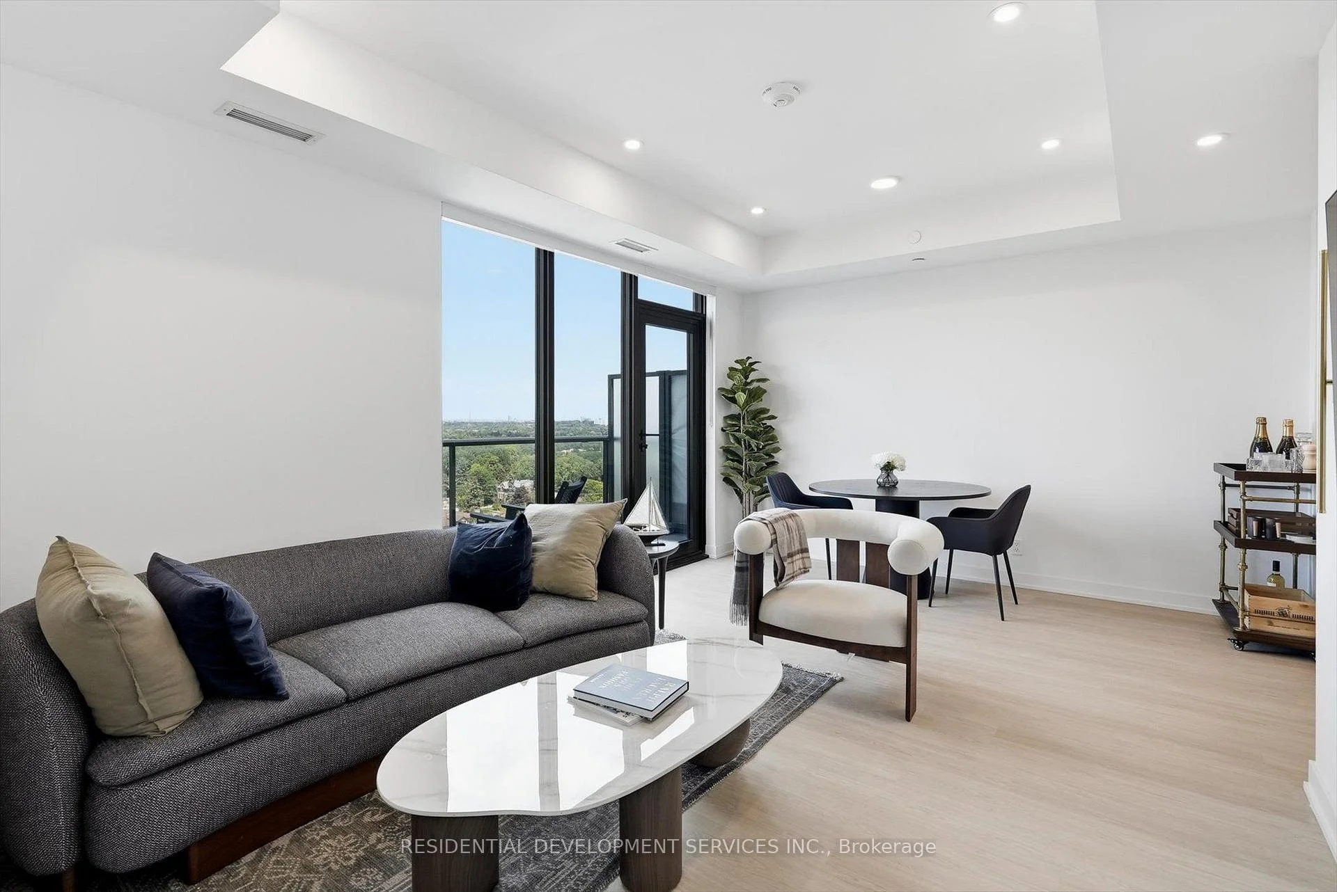 Photo 11 of Unit 1109, 699 Sheppard Avenue E, North York, Bayview Village — HOMEH