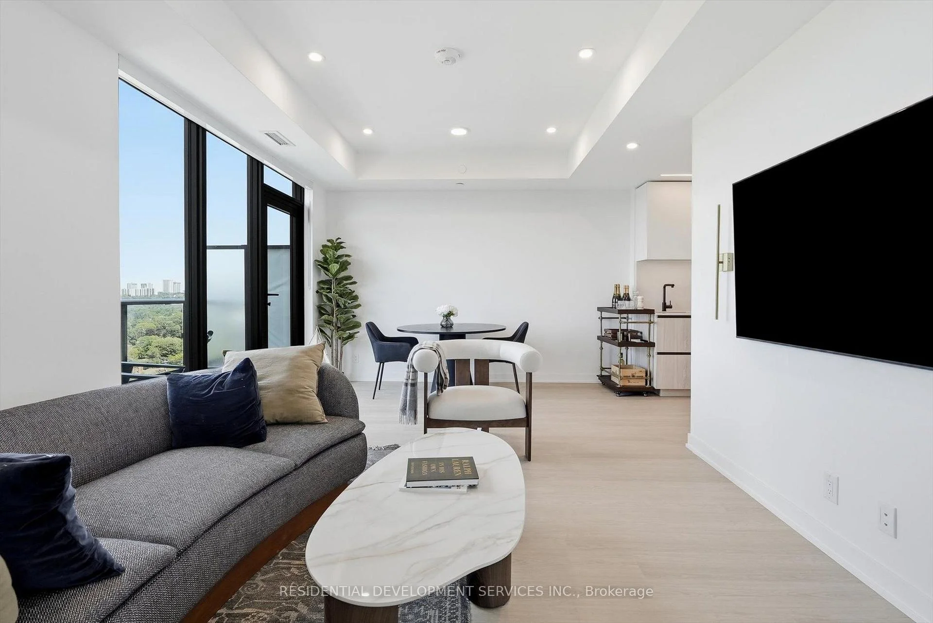 Photo 12 of Unit 1109, 699 Sheppard Avenue E, North York, Bayview Village — HOMEH