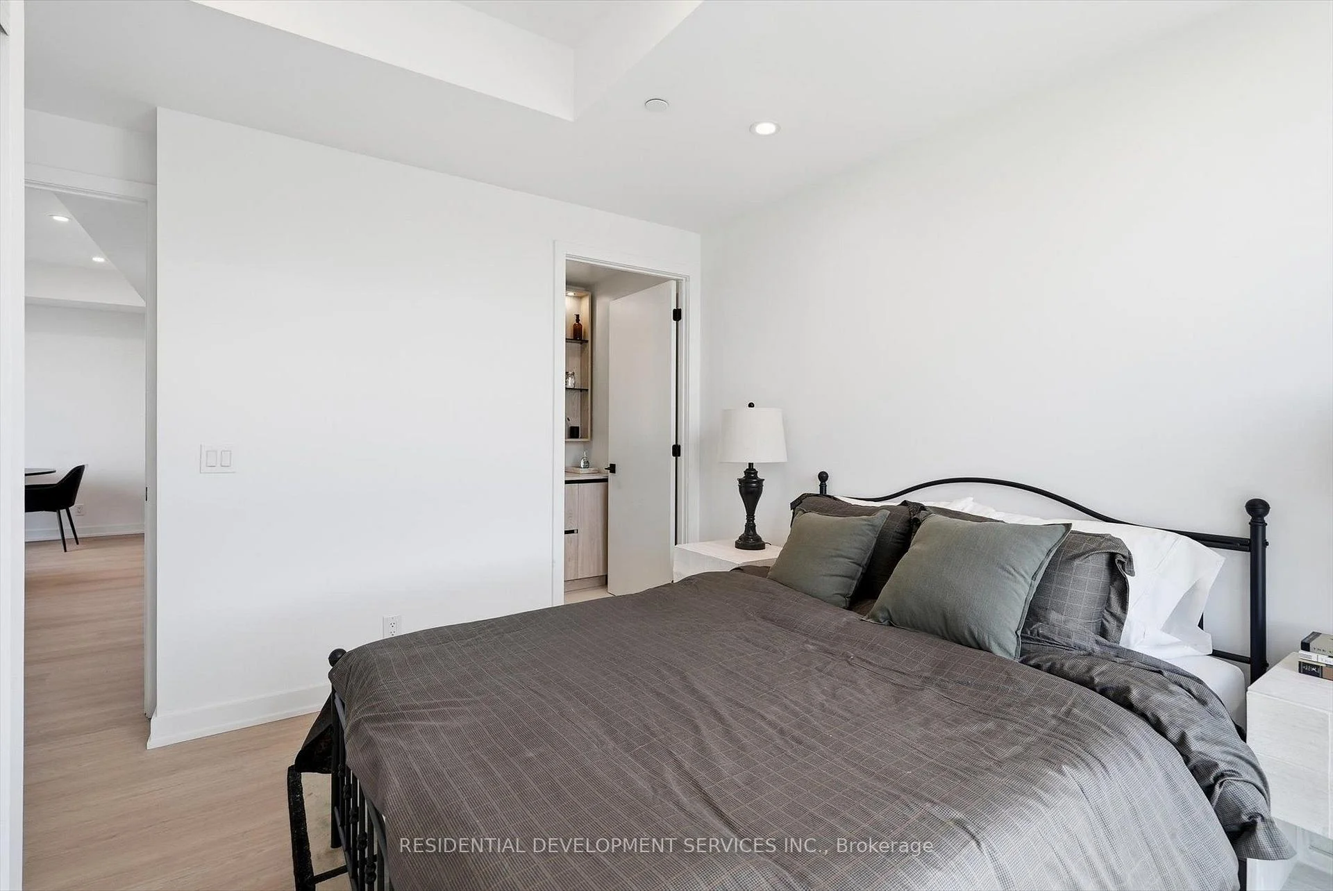Photo 21 of Unit 1109, 699 Sheppard Avenue E, North York, Bayview Village — HOMEH