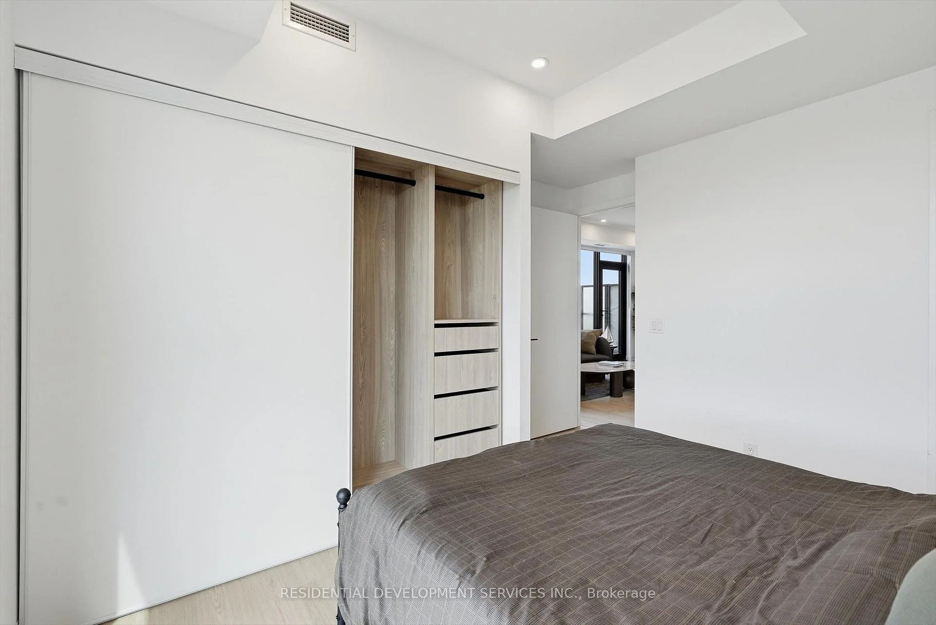 Photo 22 of Unit 1109, 699 Sheppard Avenue E, North York, Bayview Village — HOMEH