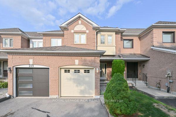 Photo 2 of 251 Denise Circle, Newmarket, Summerhill Estates — HOMEH