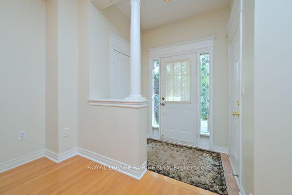 Photo 4 of 251 Denise Circle, Newmarket, Summerhill Estates — HOMEH