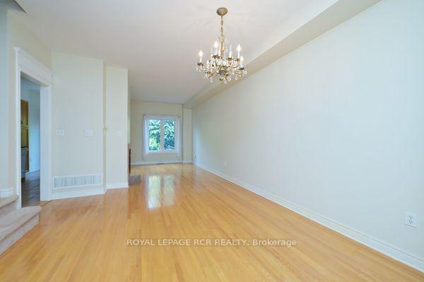 Photo 5 of 251 Denise Circle, Newmarket, Summerhill Estates — HOMEH