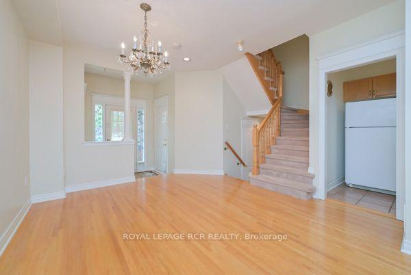 Photo 10 of 251 Denise Circle, Newmarket, Summerhill Estates — HOMEH