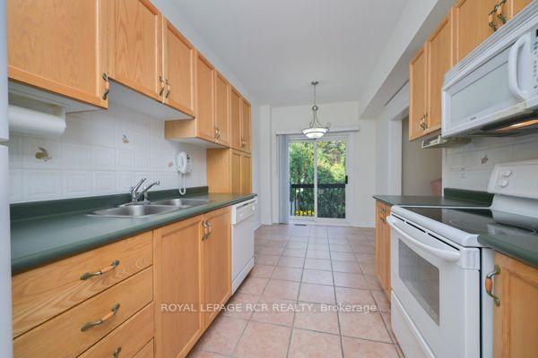 Photo 16 of 251 Denise Circle, Newmarket, Summerhill Estates — HOMEH