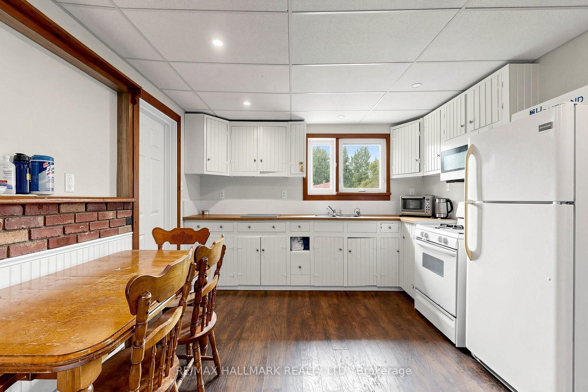 Photo 8 of 9775 Beachwood Road, Collingwood — HOMEH