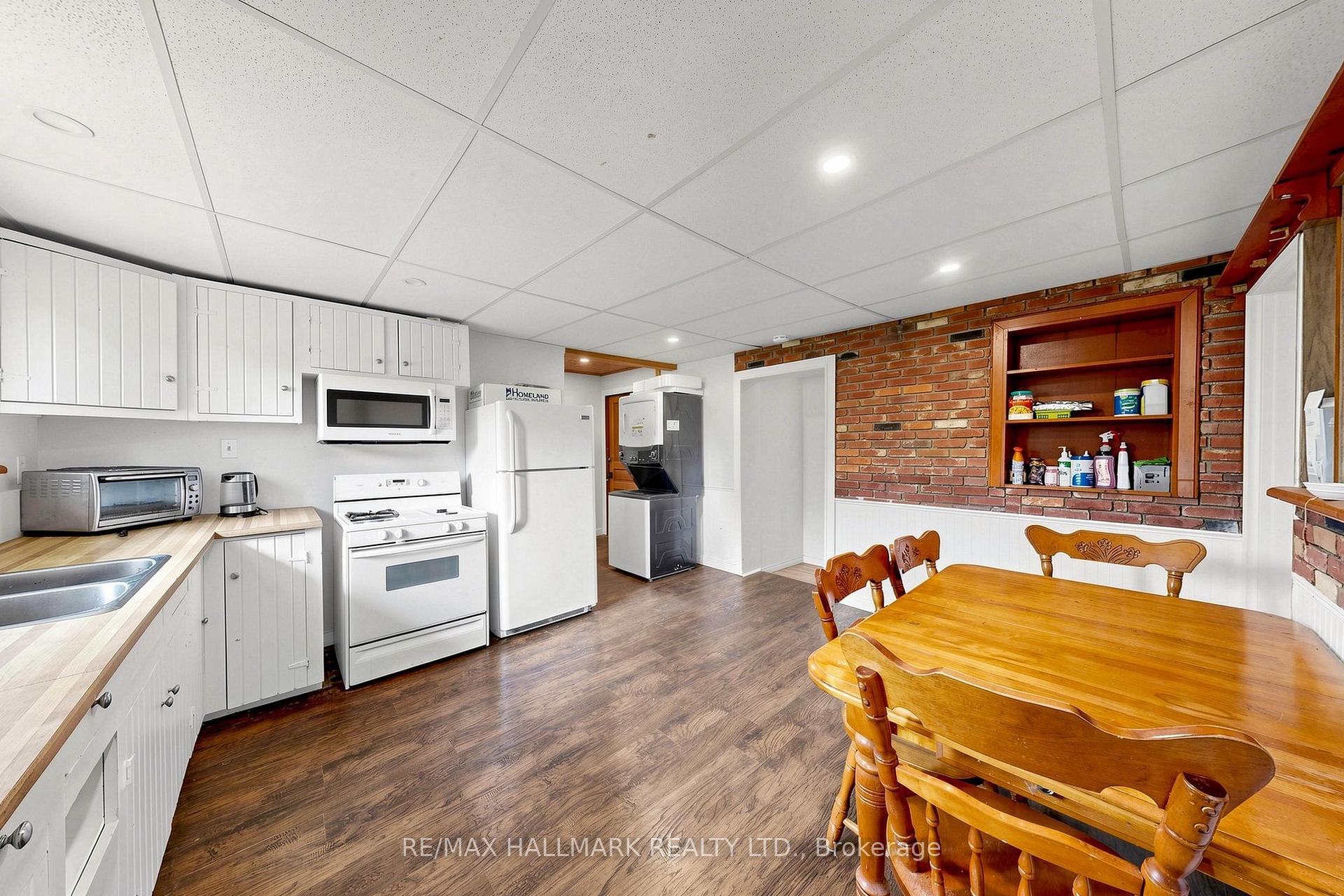 Photo 12 of 9775 Beachwood Road, Collingwood — HOMEH