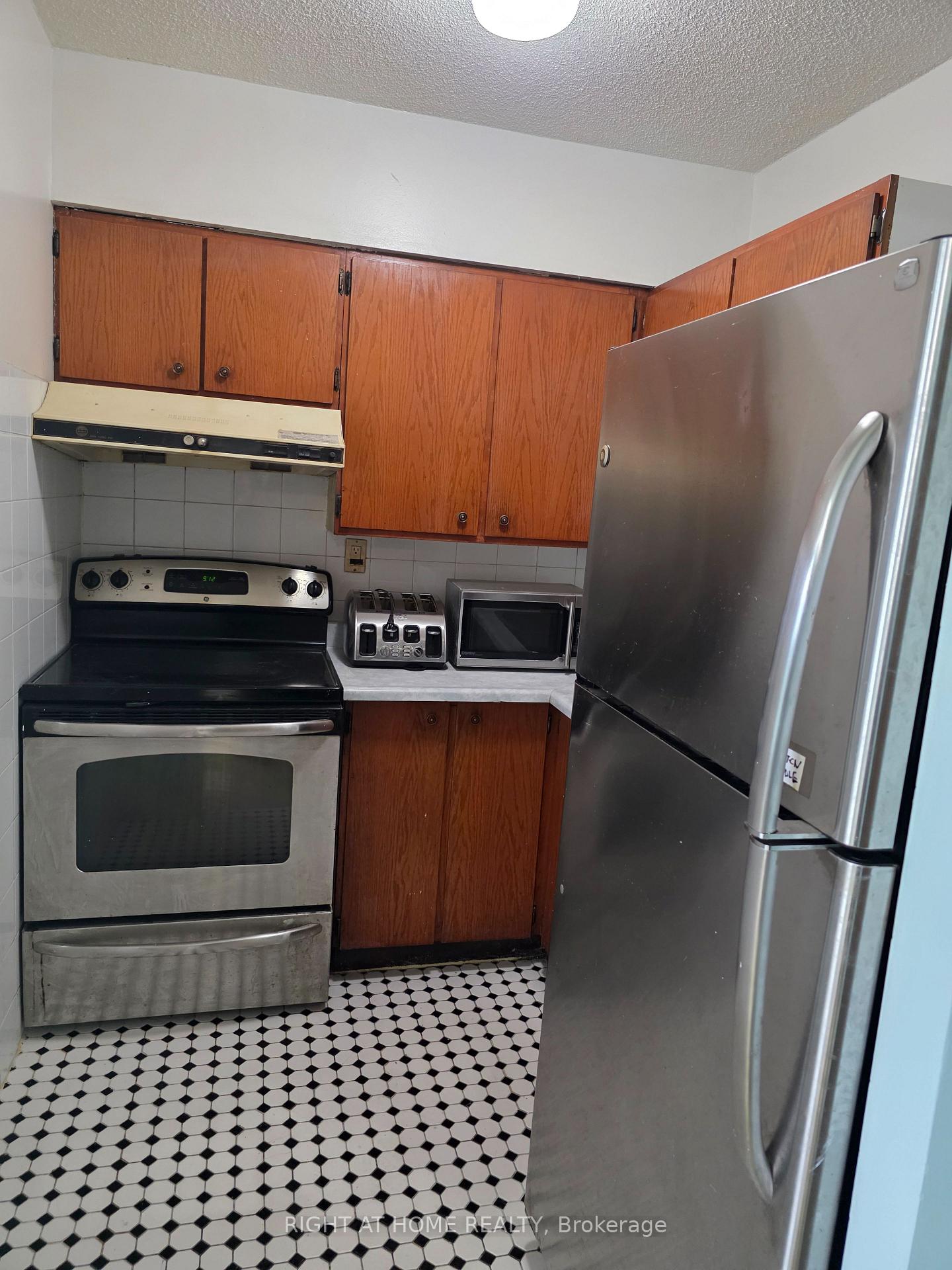 Photo 2 of Unit 302, 50 Lotherton Pathway, North York, Yorkdale-Glen Park — HOMEH