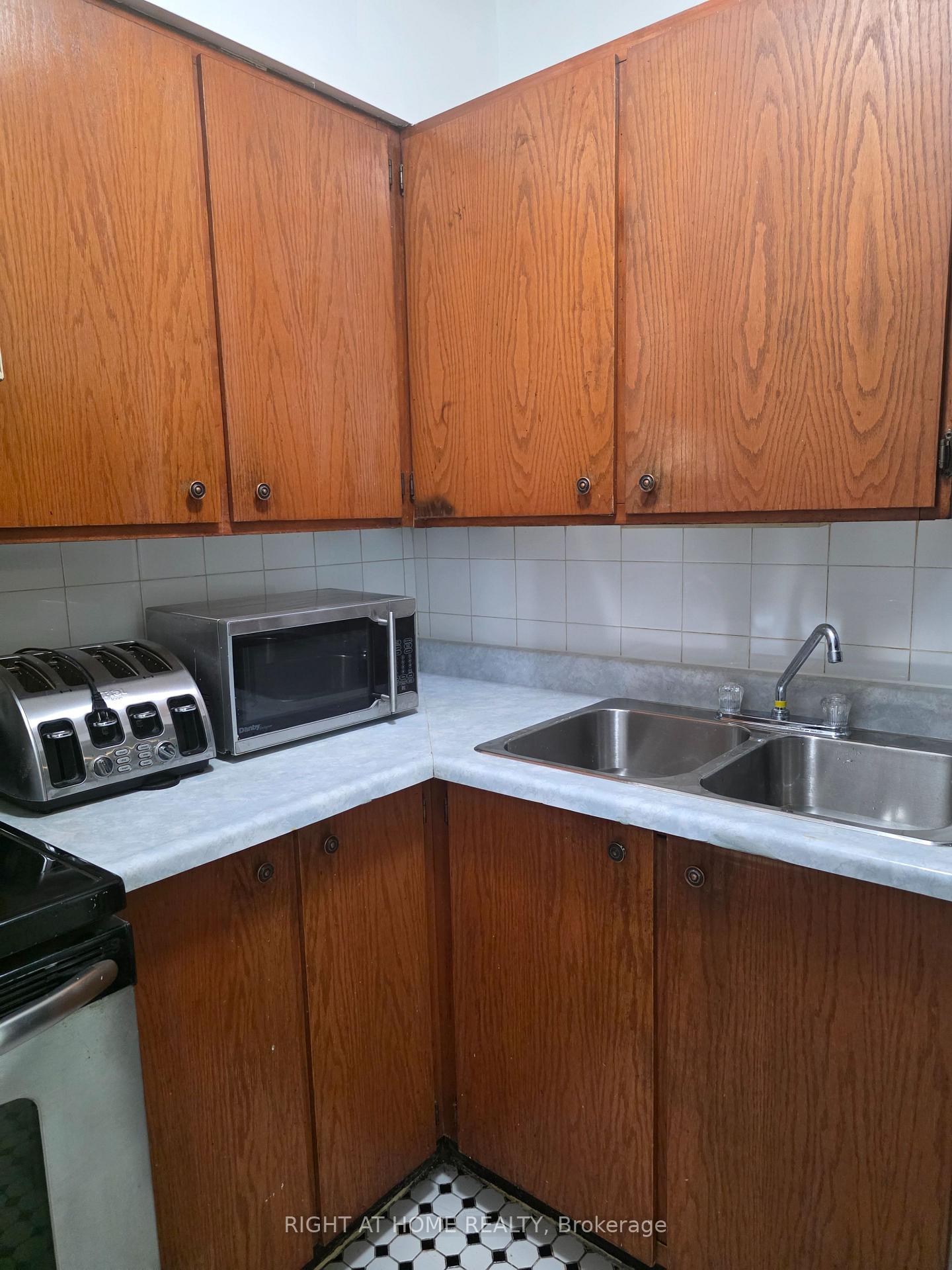 Photo 3 of Unit 302, 50 Lotherton Pathway, North York, Yorkdale-Glen Park — HOMEH