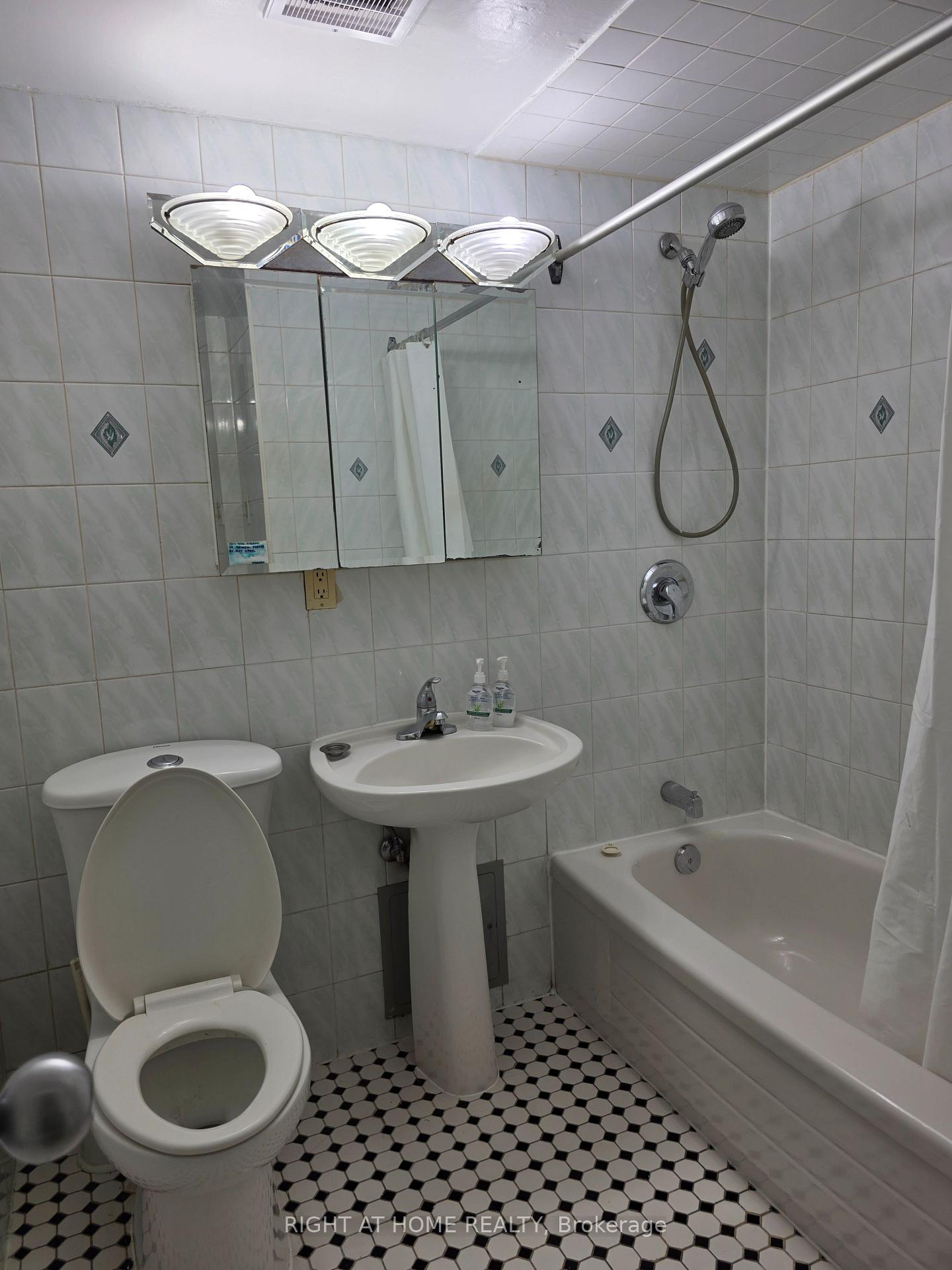 Photo 4 of Unit 302, 50 Lotherton Pathway, North York, Yorkdale-Glen Park — HOMEH