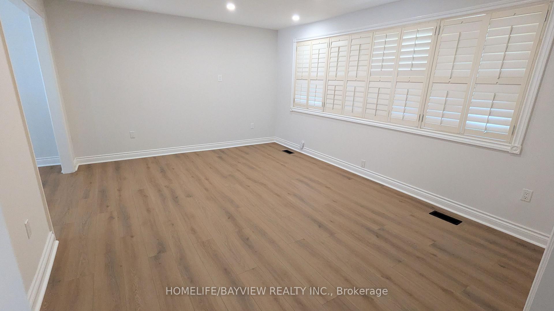 Photo 2 of 44 Starlight Crescent, Richmond Hill, Mill Pond — HOMEH