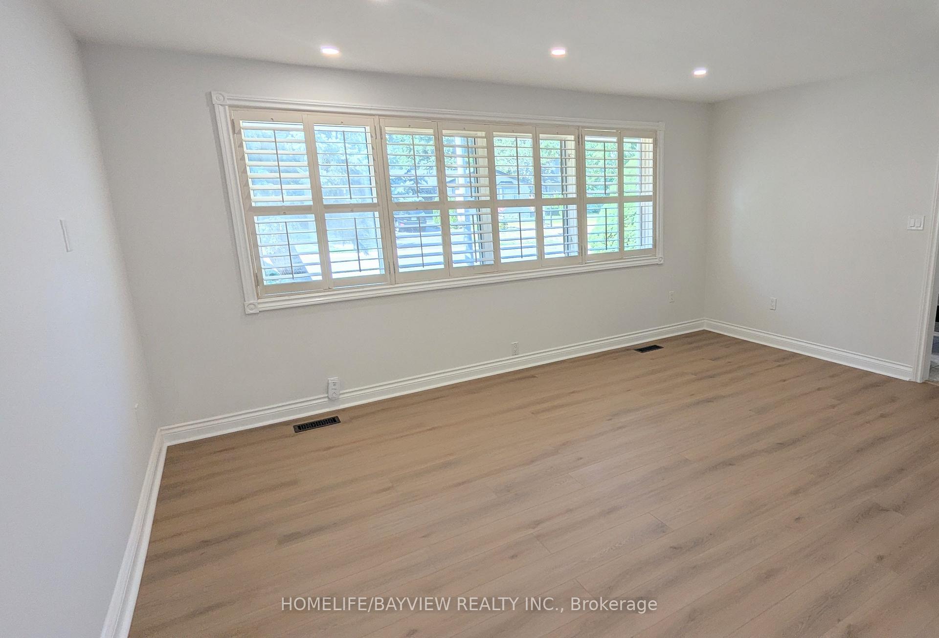 Photo 4 of 44 Starlight Crescent, Richmond Hill, Mill Pond — HOMEH