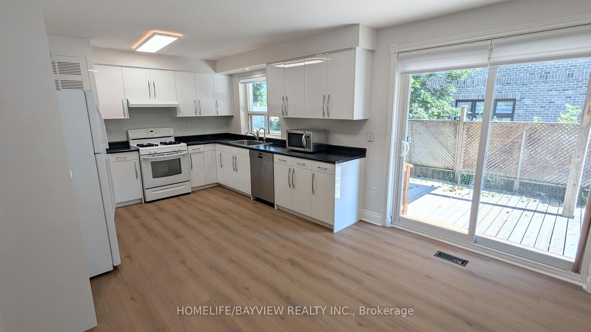 Photo 8 of 44 Starlight Crescent, Richmond Hill, Mill Pond — HOMEH