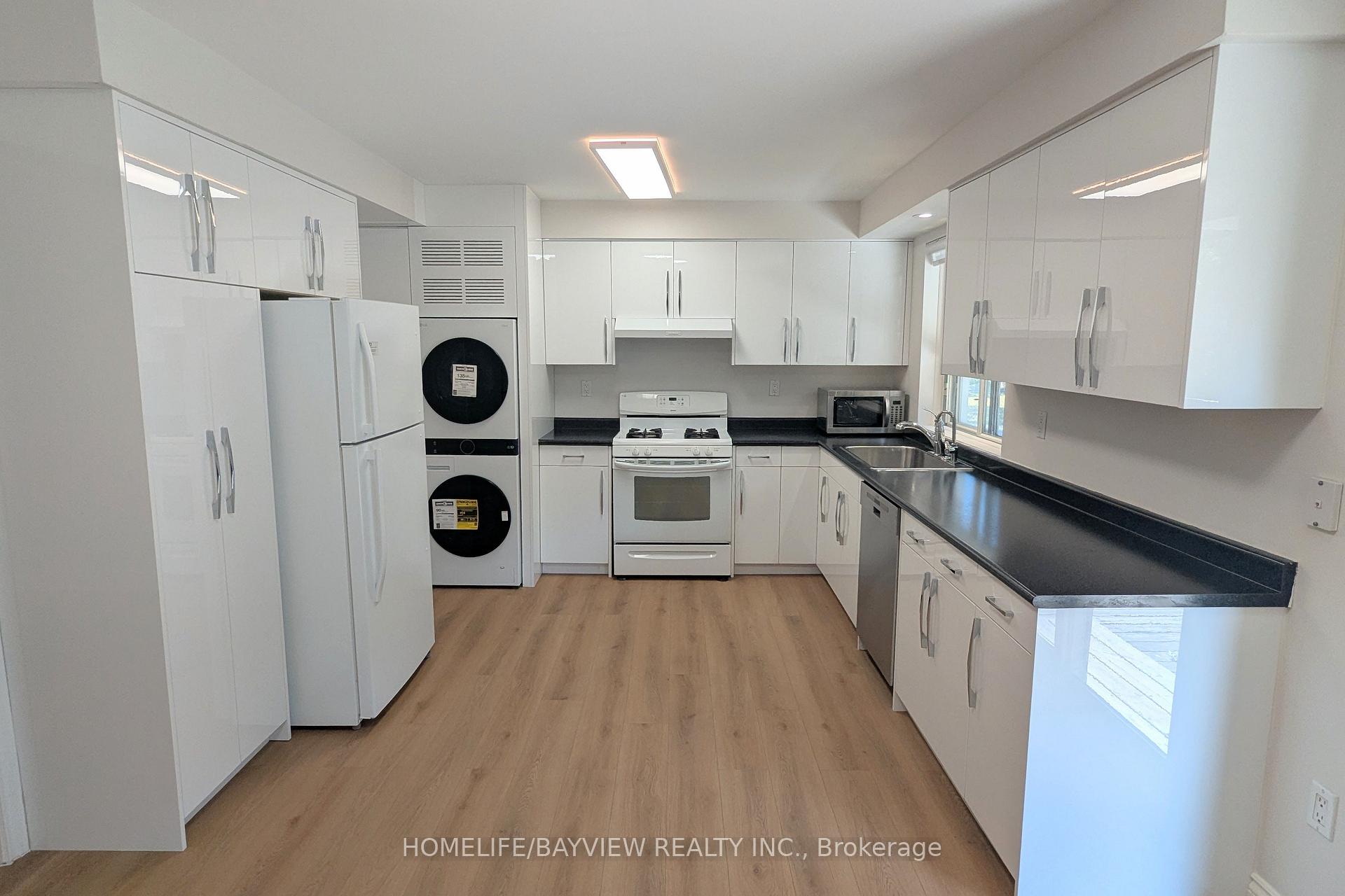 Photo 9 of 44 Starlight Crescent, Richmond Hill, Mill Pond — HOMEH