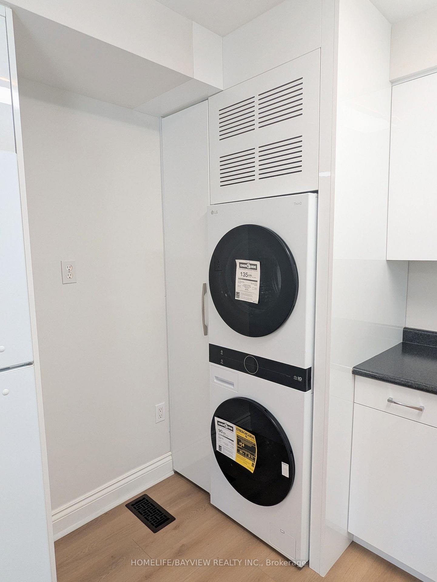 Photo 11 of 44 Starlight Crescent, Richmond Hill, Mill Pond — HOMEH