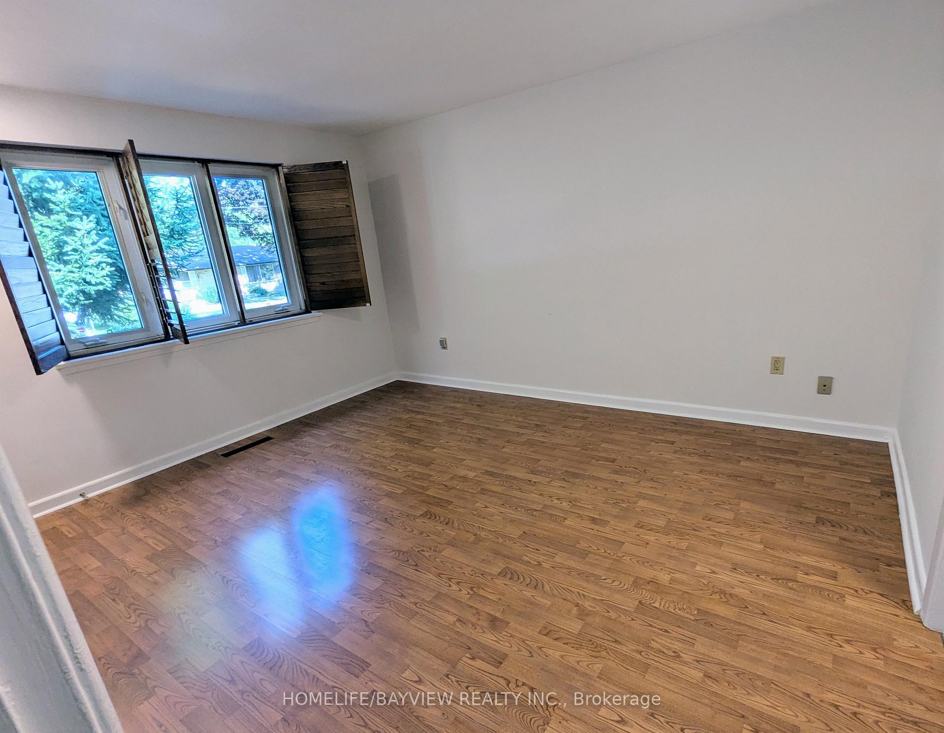 Photo 12 of 44 Starlight Crescent, Richmond Hill, Mill Pond — HOMEH