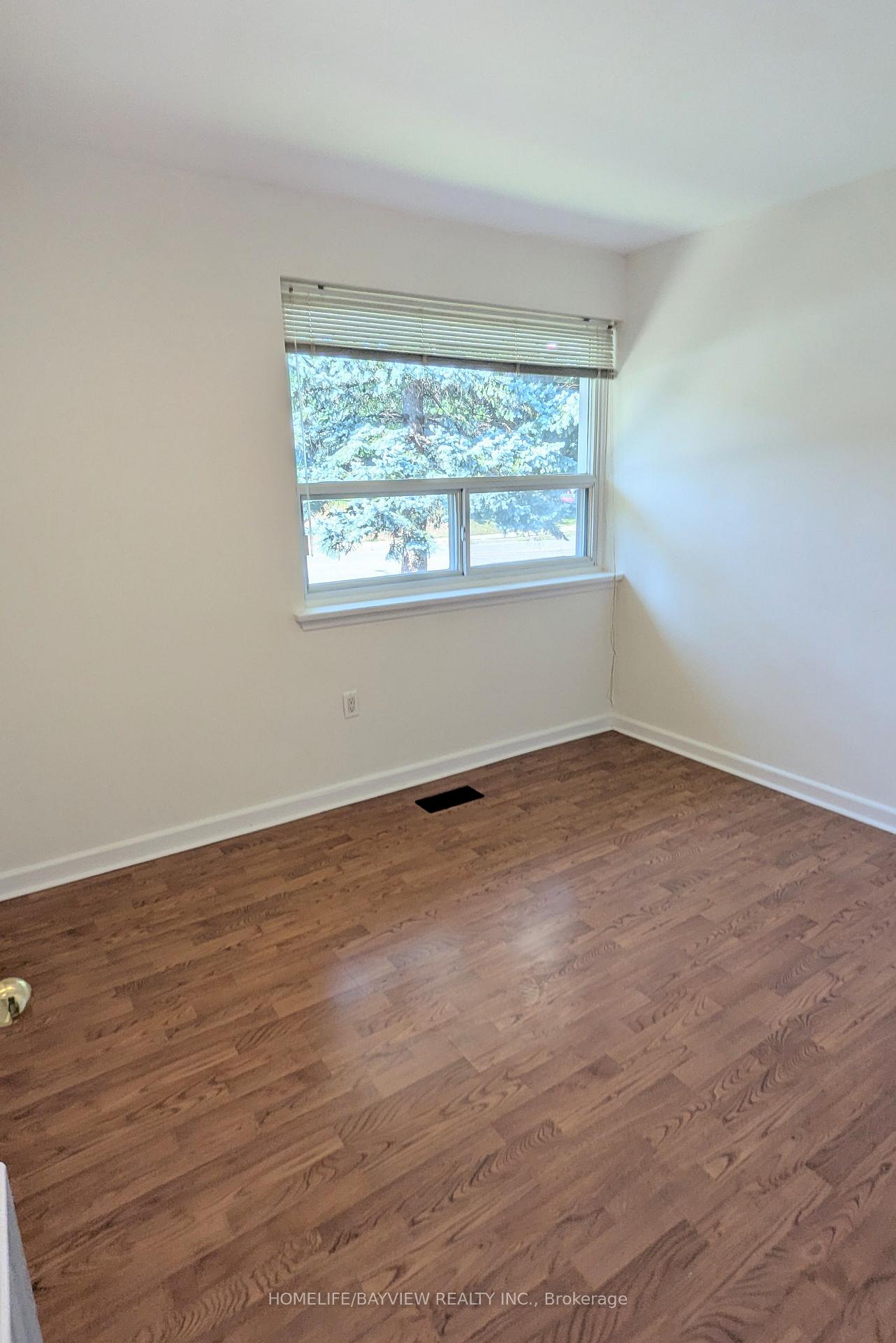 Photo 15 of 44 Starlight Crescent, Richmond Hill, Mill Pond — HOMEH
