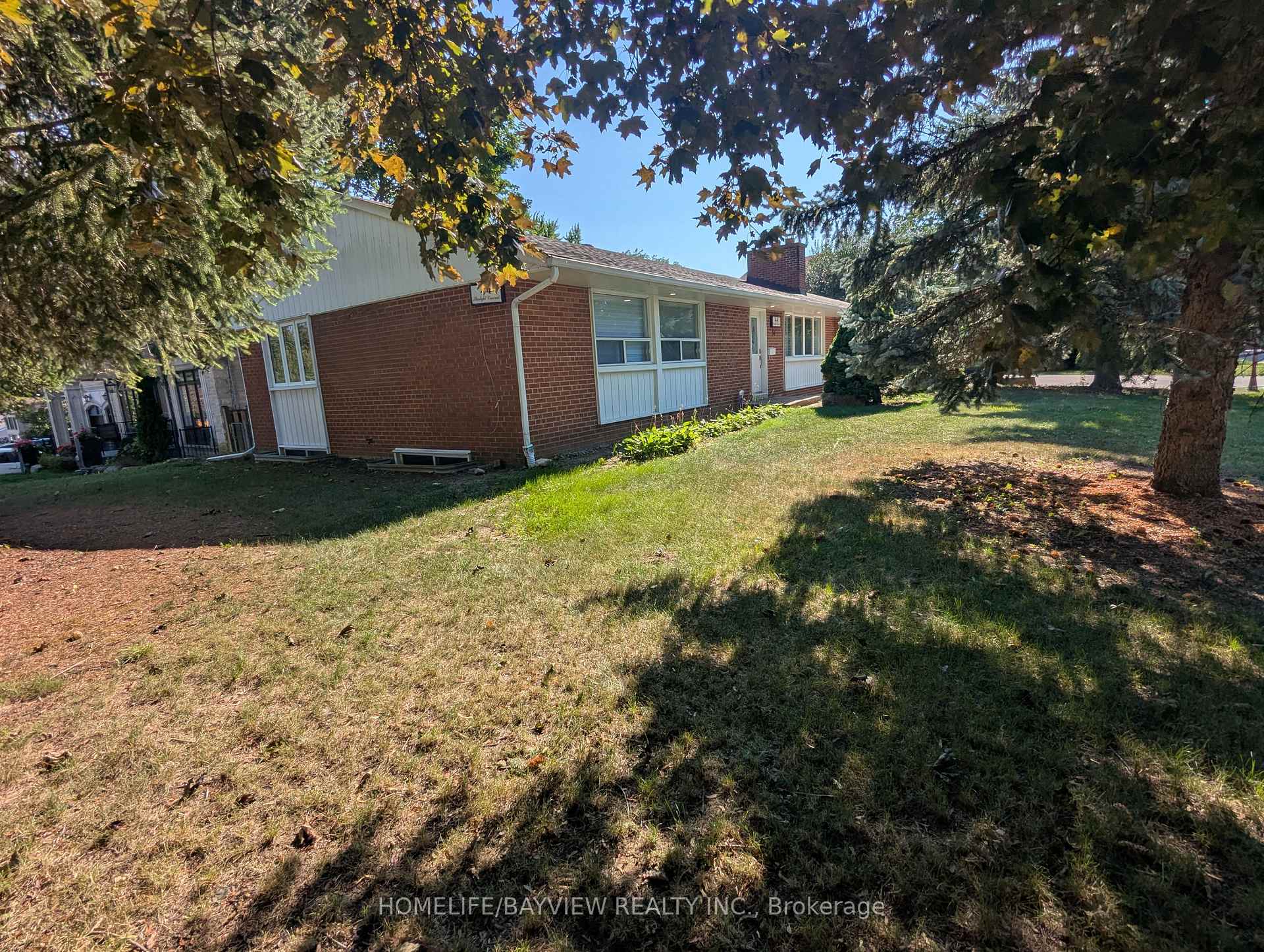 Photo 21 of 44 Starlight Crescent, Richmond Hill, Mill Pond — HOMEH
