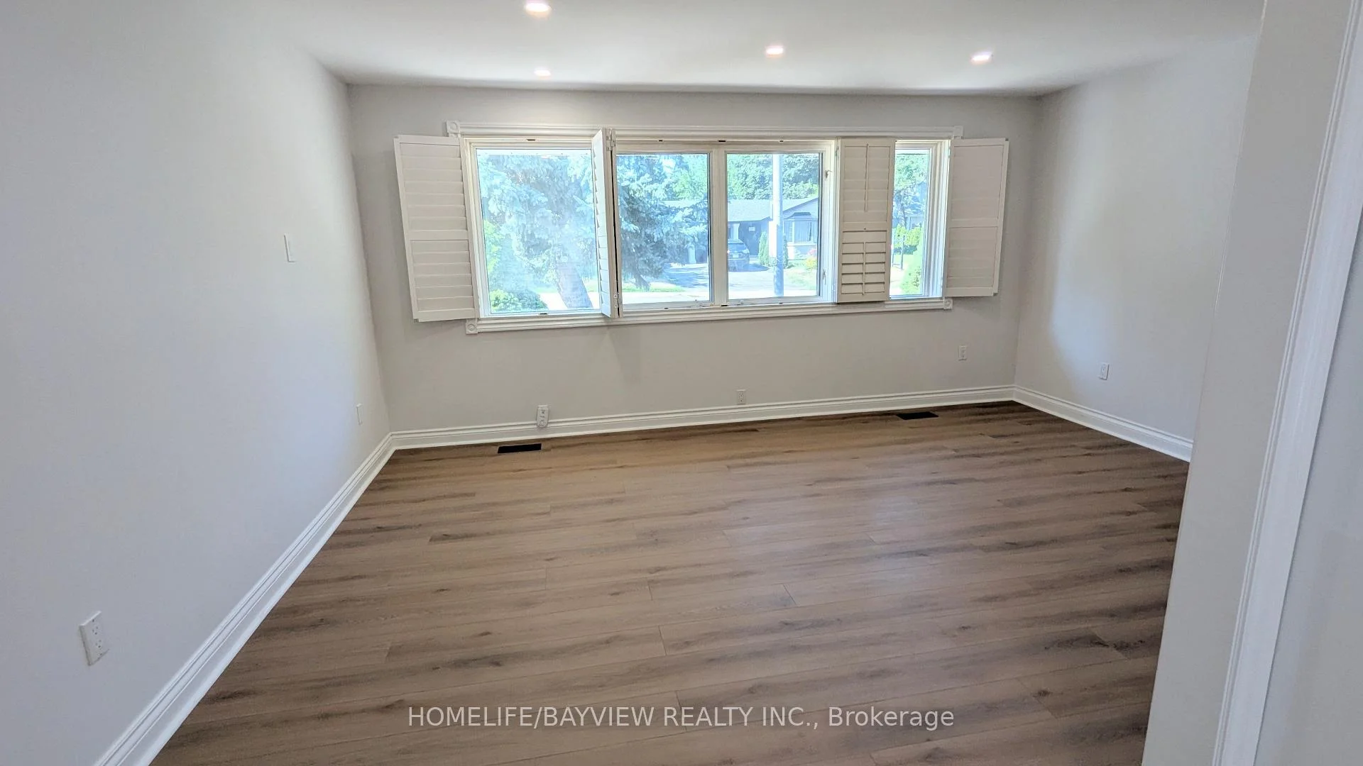Photo 30 of 44 Starlight Crescent, Richmond Hill, Mill Pond — HOMEH