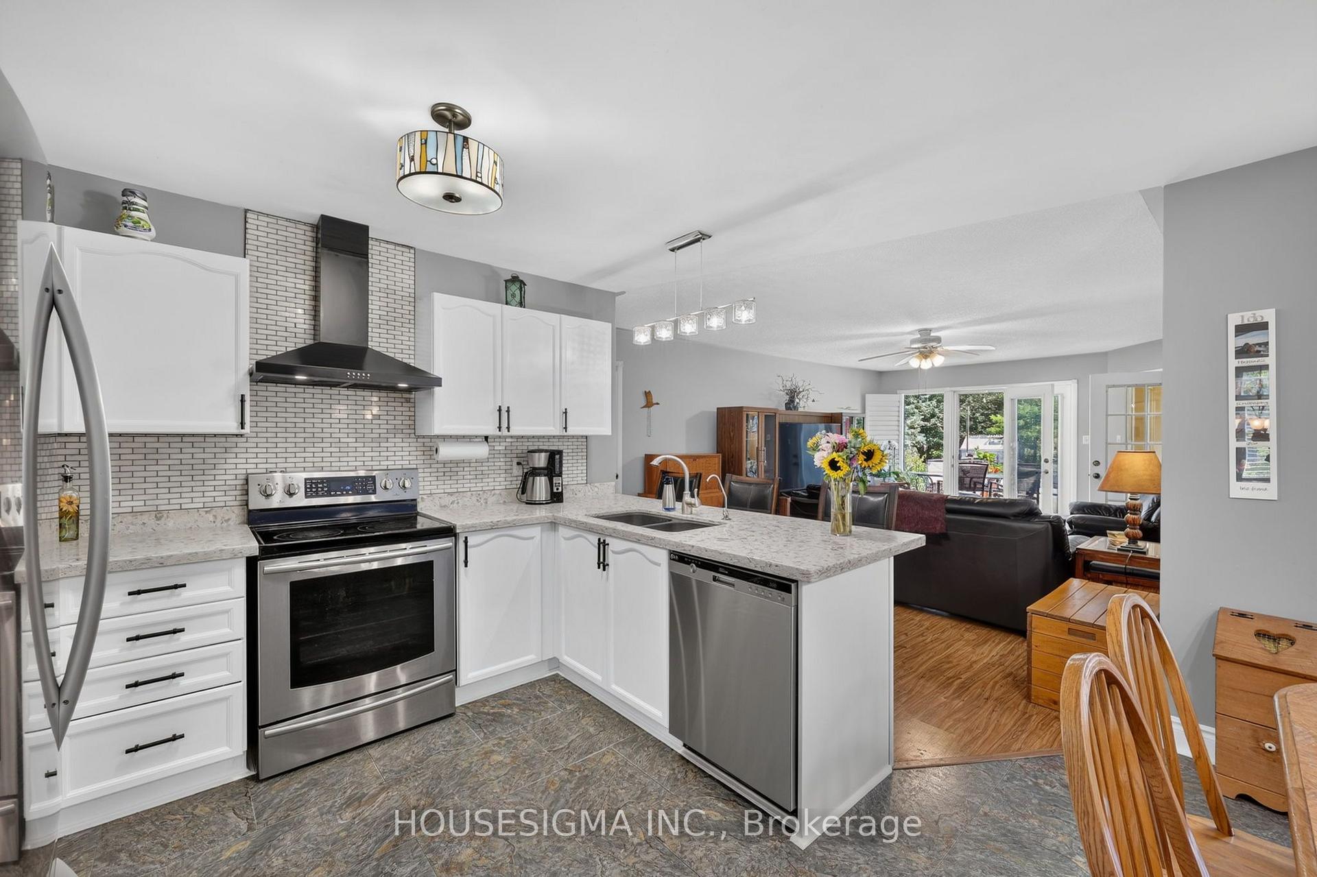 Photo 10 of 123 Fernbrook Drive, Wasaga Beach — HOMEH