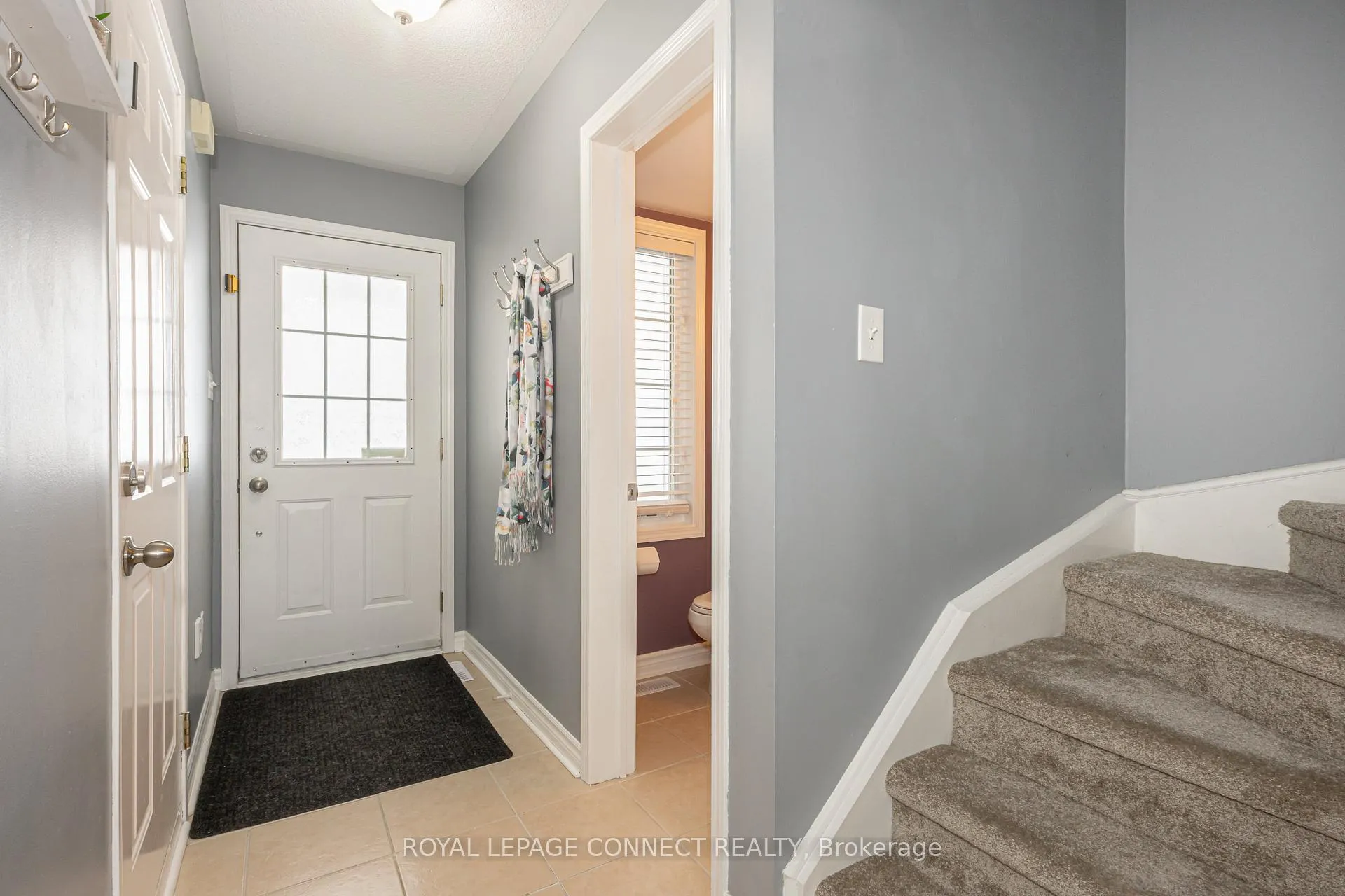 Photo 5 of 24 Annisson Court, Clarington, Bowmanville — HOMEH
