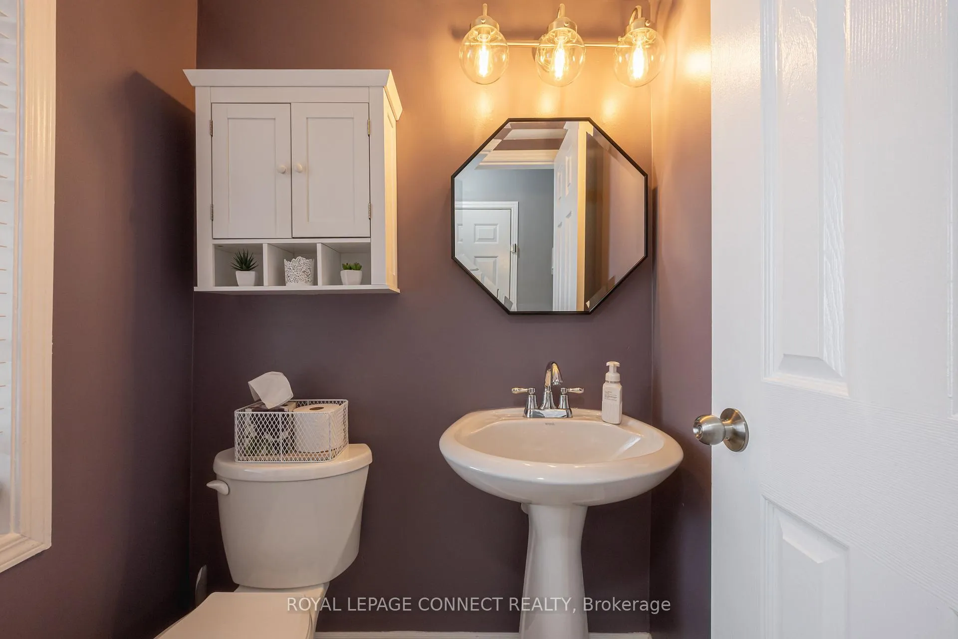 Photo 6 of 24 Annisson Court, Clarington, Bowmanville — HOMEH
