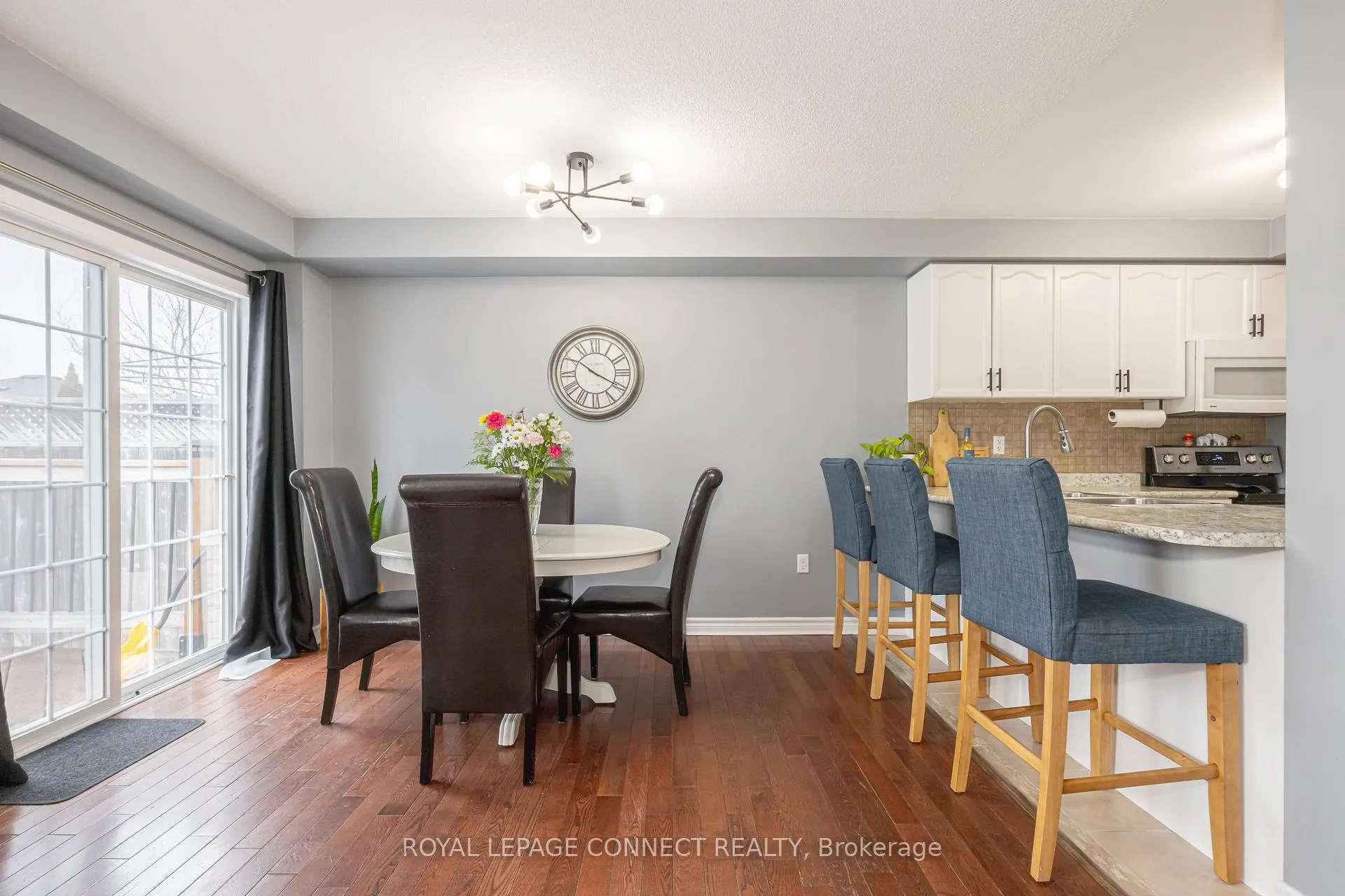 Photo 11 of 24 Annisson Court, Clarington, Bowmanville — HOMEH