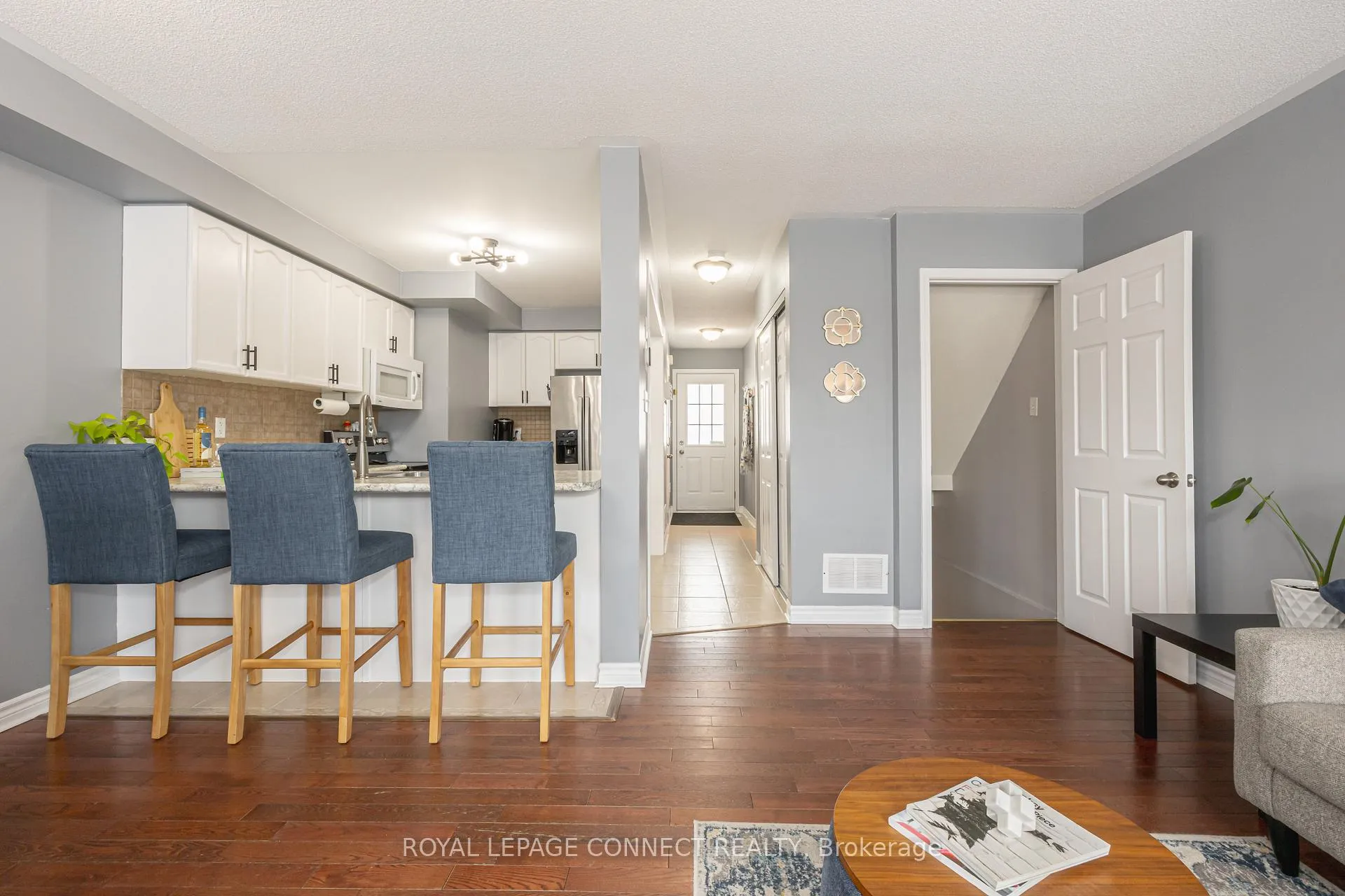 Photo 12 of 24 Annisson Court, Clarington, Bowmanville — HOMEH