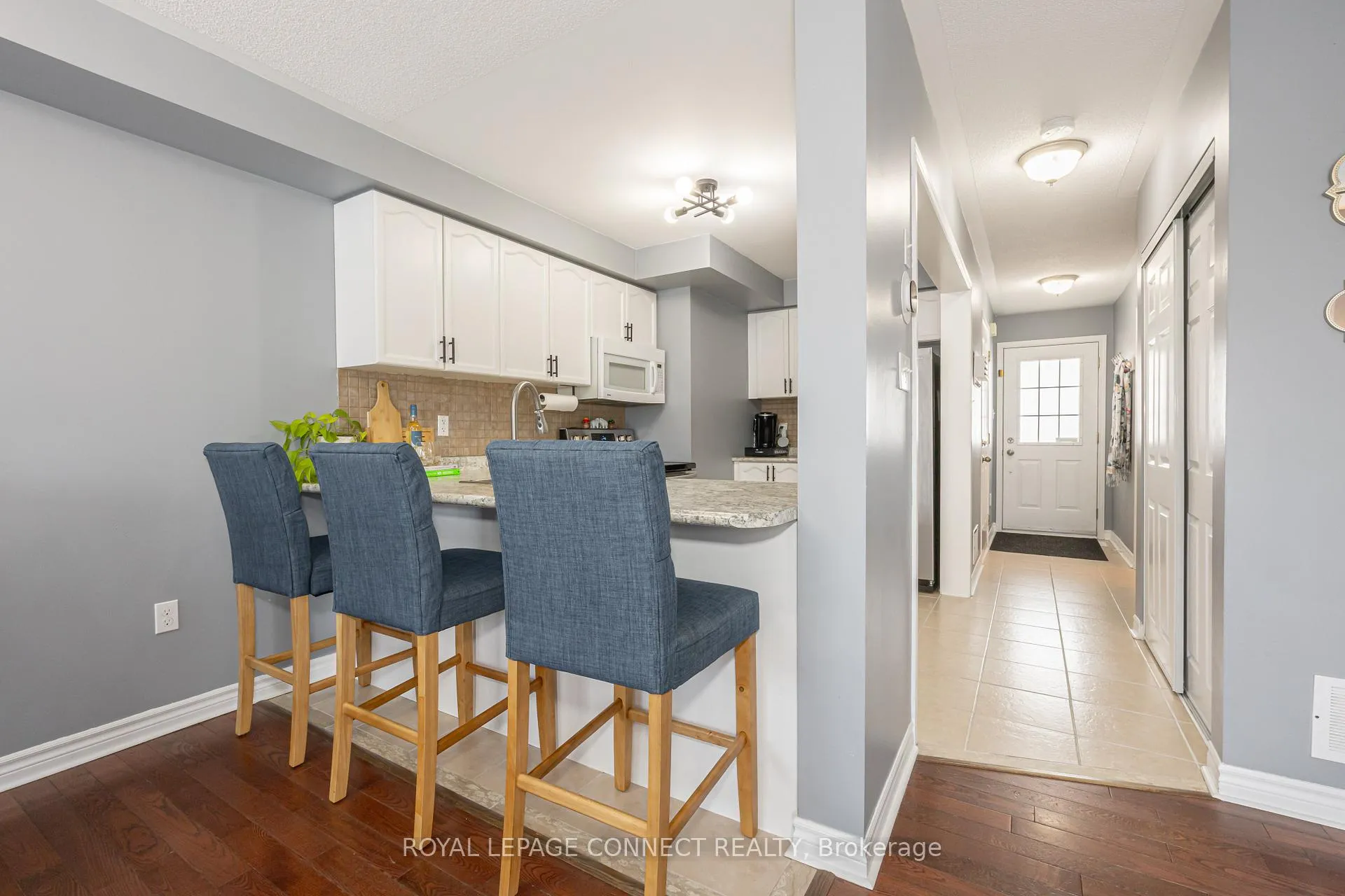 Photo 13 of 24 Annisson Court, Clarington, Bowmanville — HOMEH