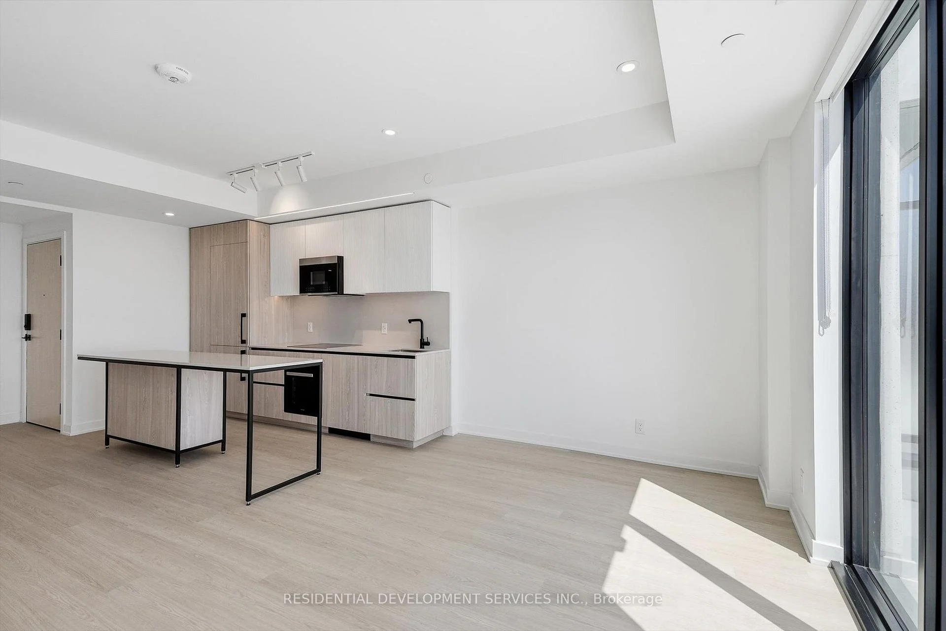 Photo 6 of Unit 1103, 699 Sheppard Avenue E, North York, Bayview Village — HOMEH