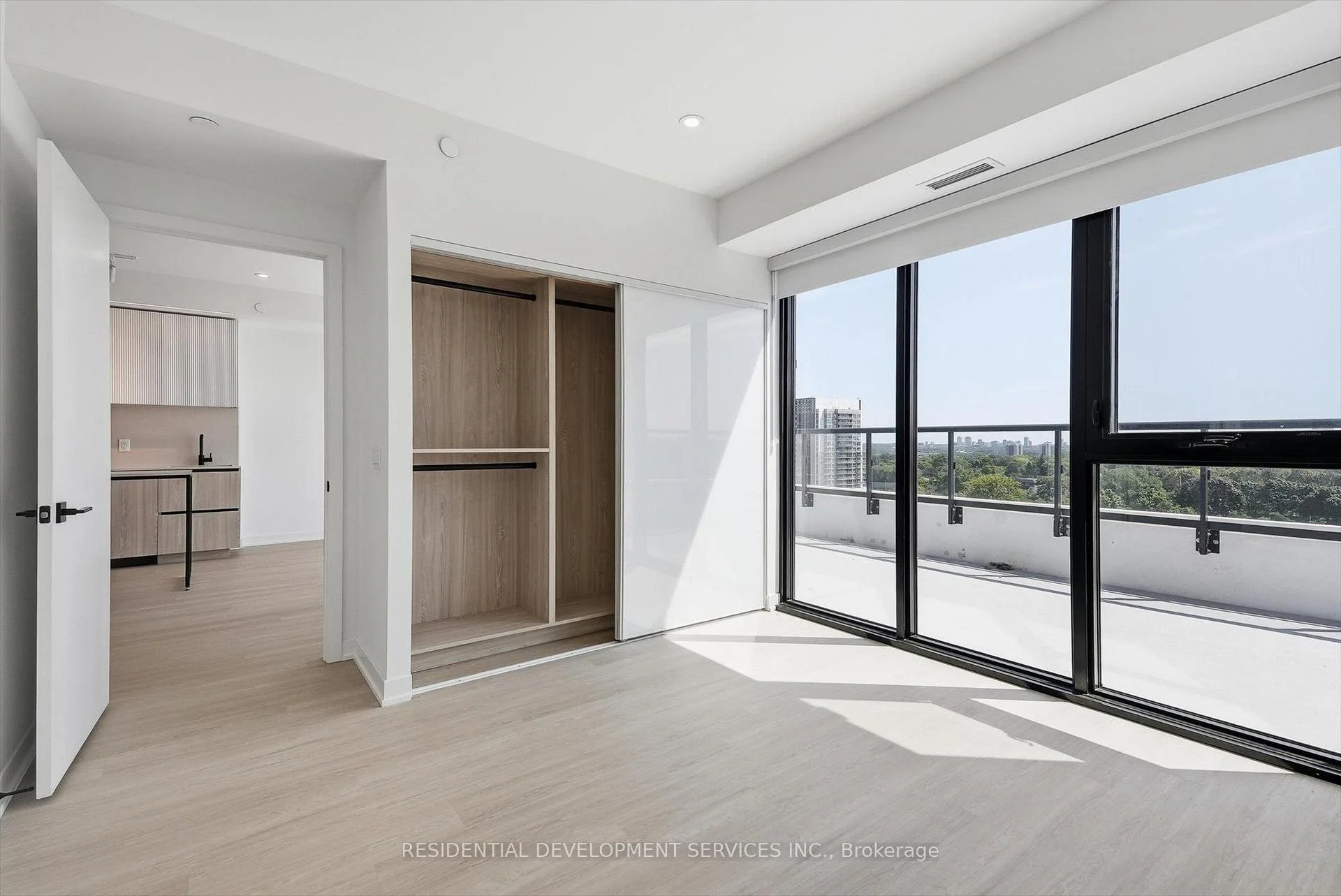 Photo 8 of Unit 1103, 699 Sheppard Avenue E, North York, Bayview Village — HOMEH