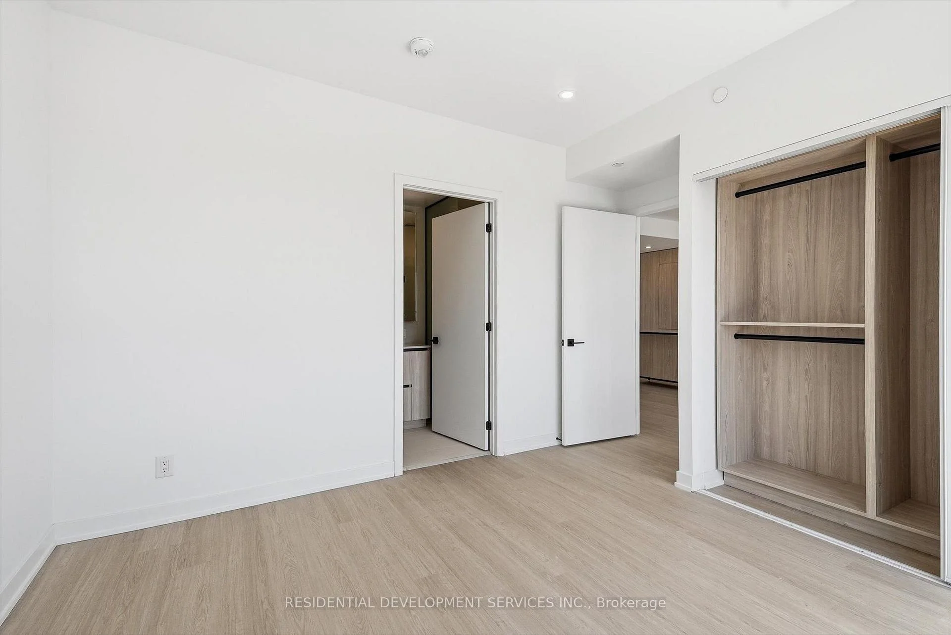 Photo 9 of Unit 1103, 699 Sheppard Avenue E, North York, Bayview Village — HOMEH