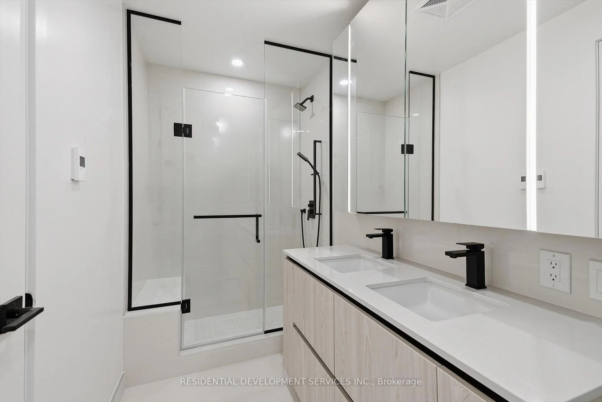 Photo 11 of Unit 1103, 699 Sheppard Avenue E, North York, Bayview Village — HOMEH