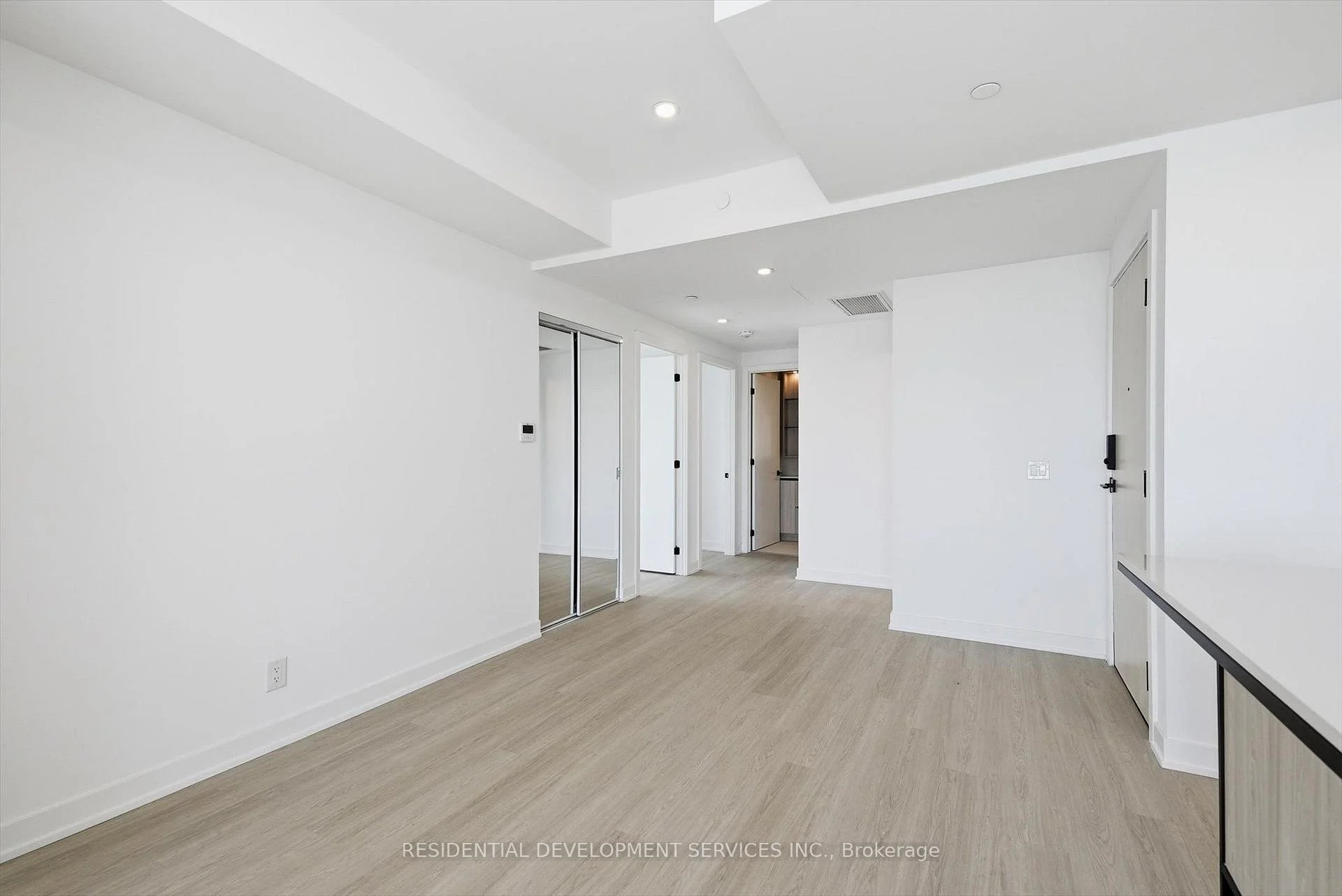 Photo 13 of Unit 1103, 699 Sheppard Avenue E, North York, Bayview Village — HOMEH