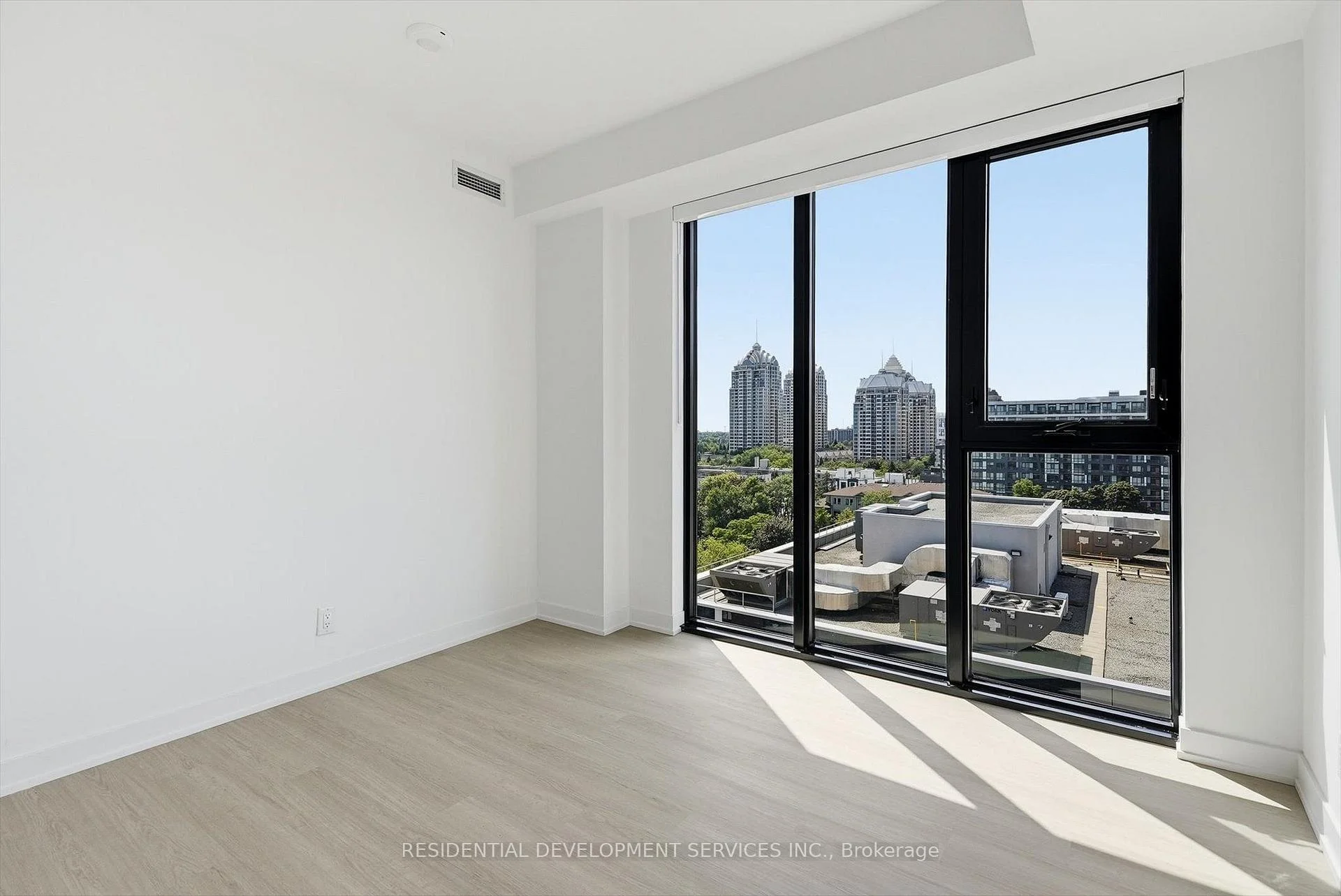 Photo 14 of Unit 1103, 699 Sheppard Avenue E, North York, Bayview Village — HOMEH