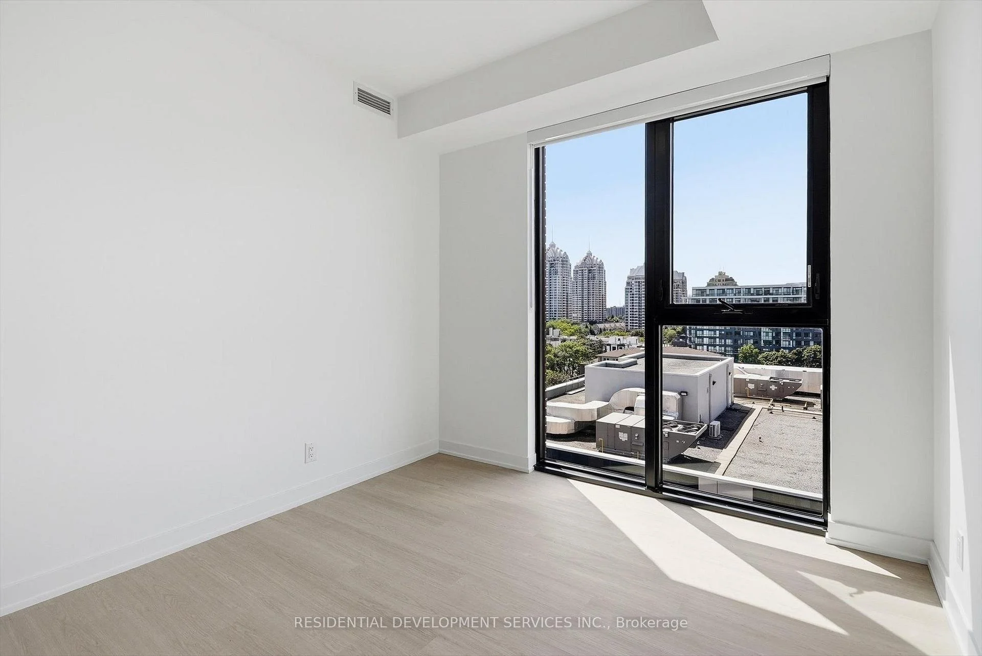 Photo 18 of Unit 1103, 699 Sheppard Avenue E, North York, Bayview Village — HOMEH