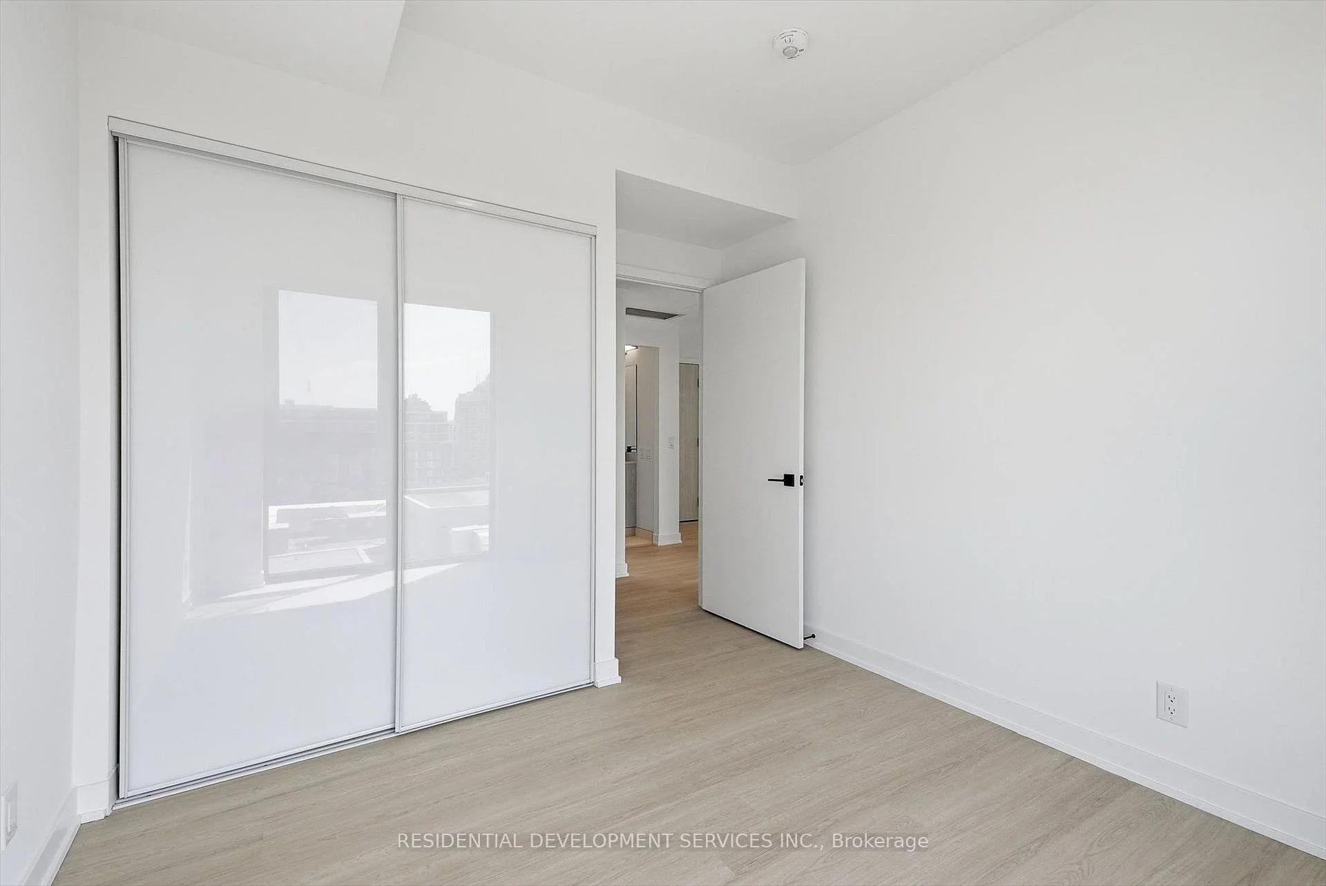 Photo 19 of Unit 1103, 699 Sheppard Avenue E, North York, Bayview Village — HOMEH
