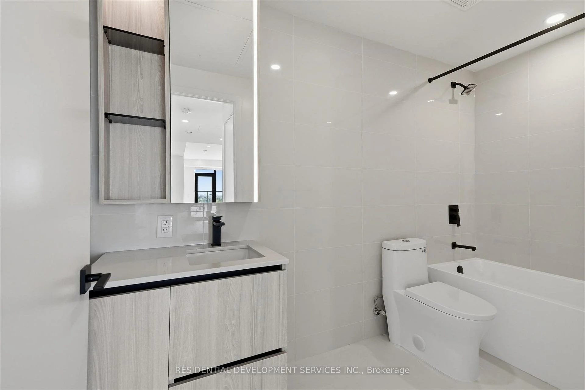 Photo 20 of Unit 1103, 699 Sheppard Avenue E, North York, Bayview Village — HOMEH