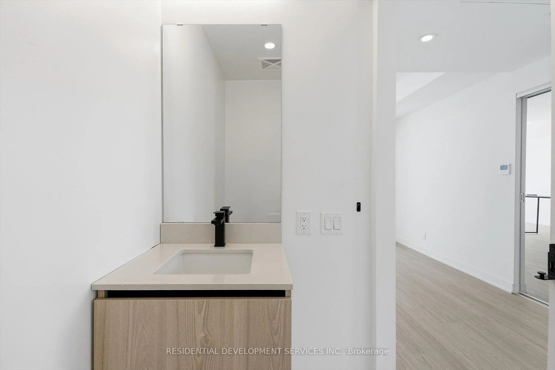 Photo 21 of Unit 1103, 699 Sheppard Avenue E, North York, Bayview Village — HOMEH