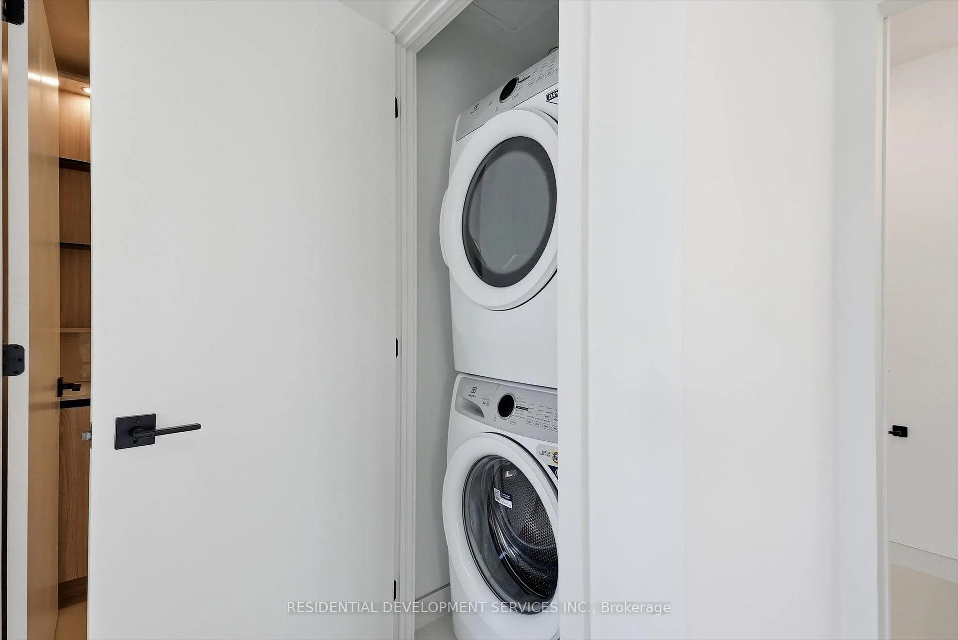 Photo 22 of Unit 1103, 699 Sheppard Avenue E, North York, Bayview Village — HOMEH
