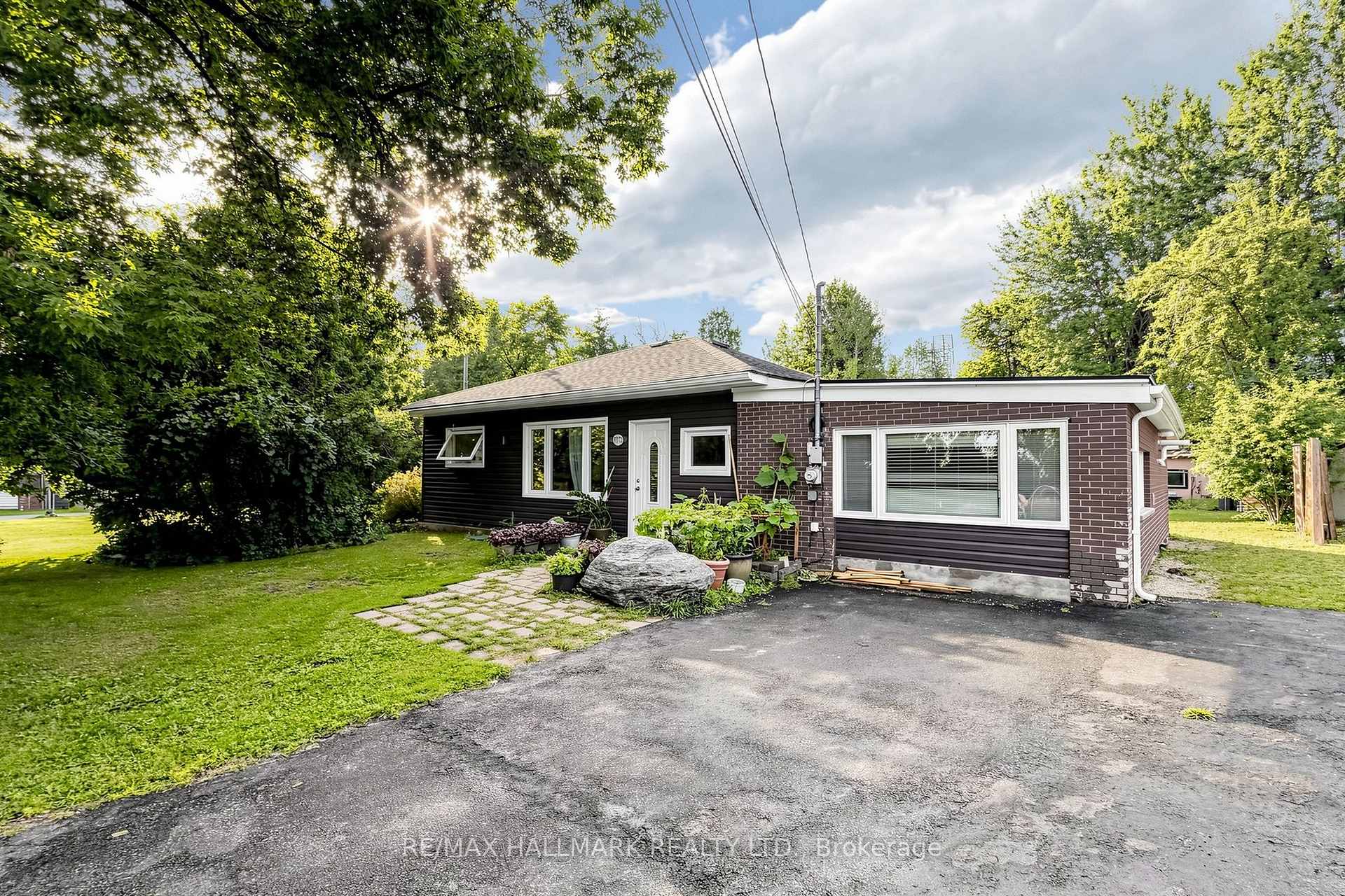 Photo 3 of 9771 Beachwood Road, Collingwood — HOMEH
